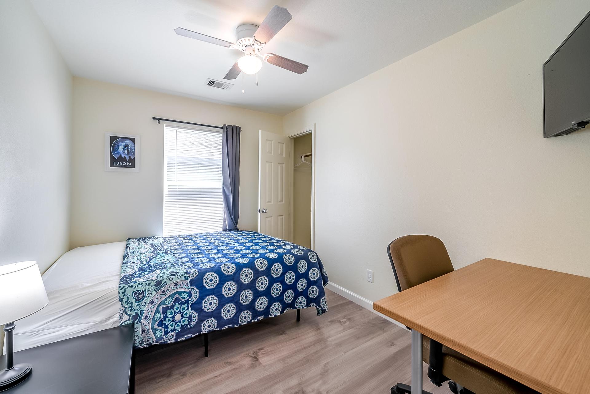 bedroom, detected: ceiling fan, window blind, bed