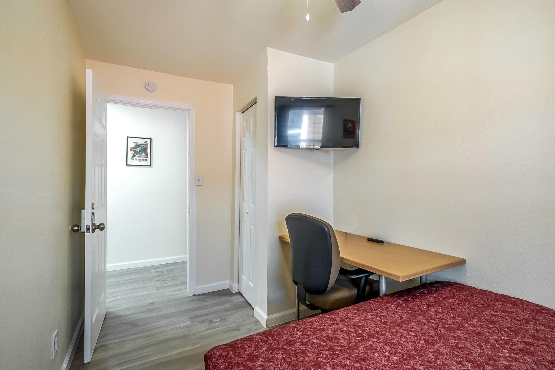 bedroom, detected: ceiling fan, bed