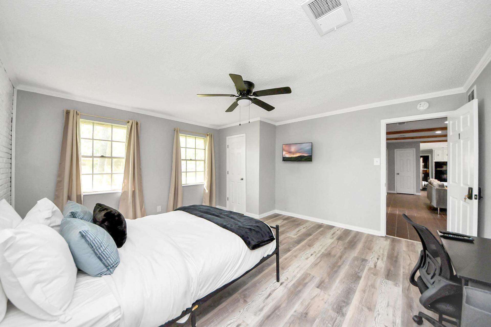 Room 1 side