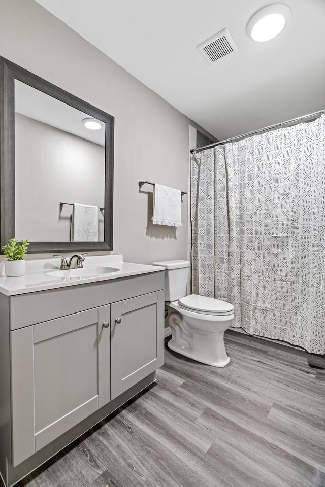Bathroom(s)