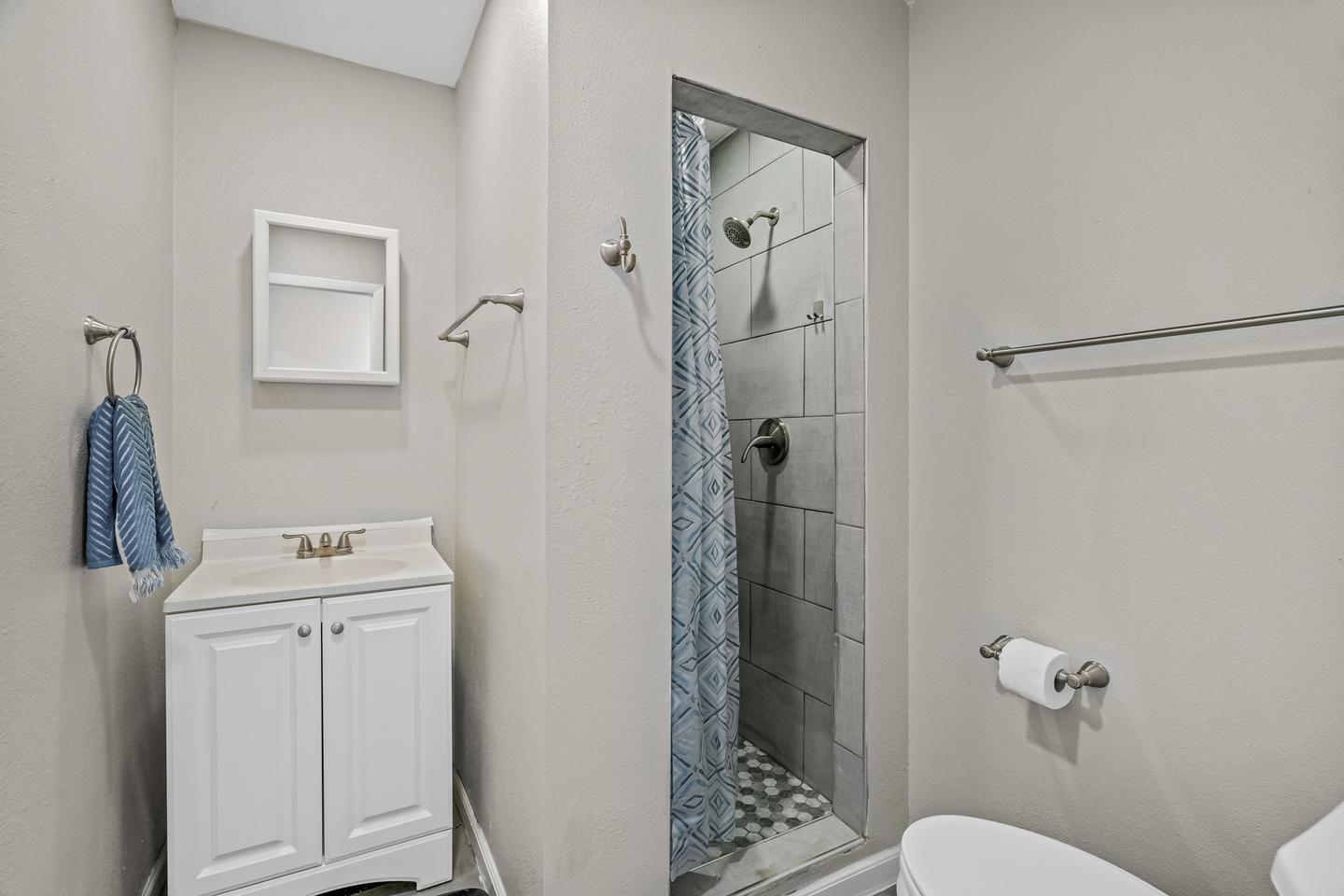 Bathroom(s)