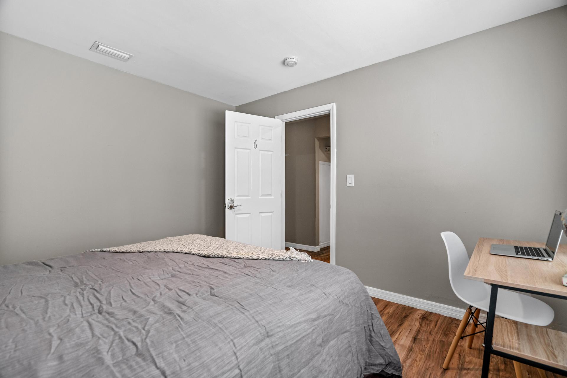 bedroom, detected: bed