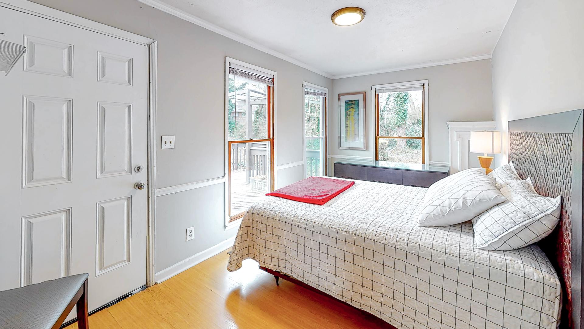 bedroom, detected: bed, window blind