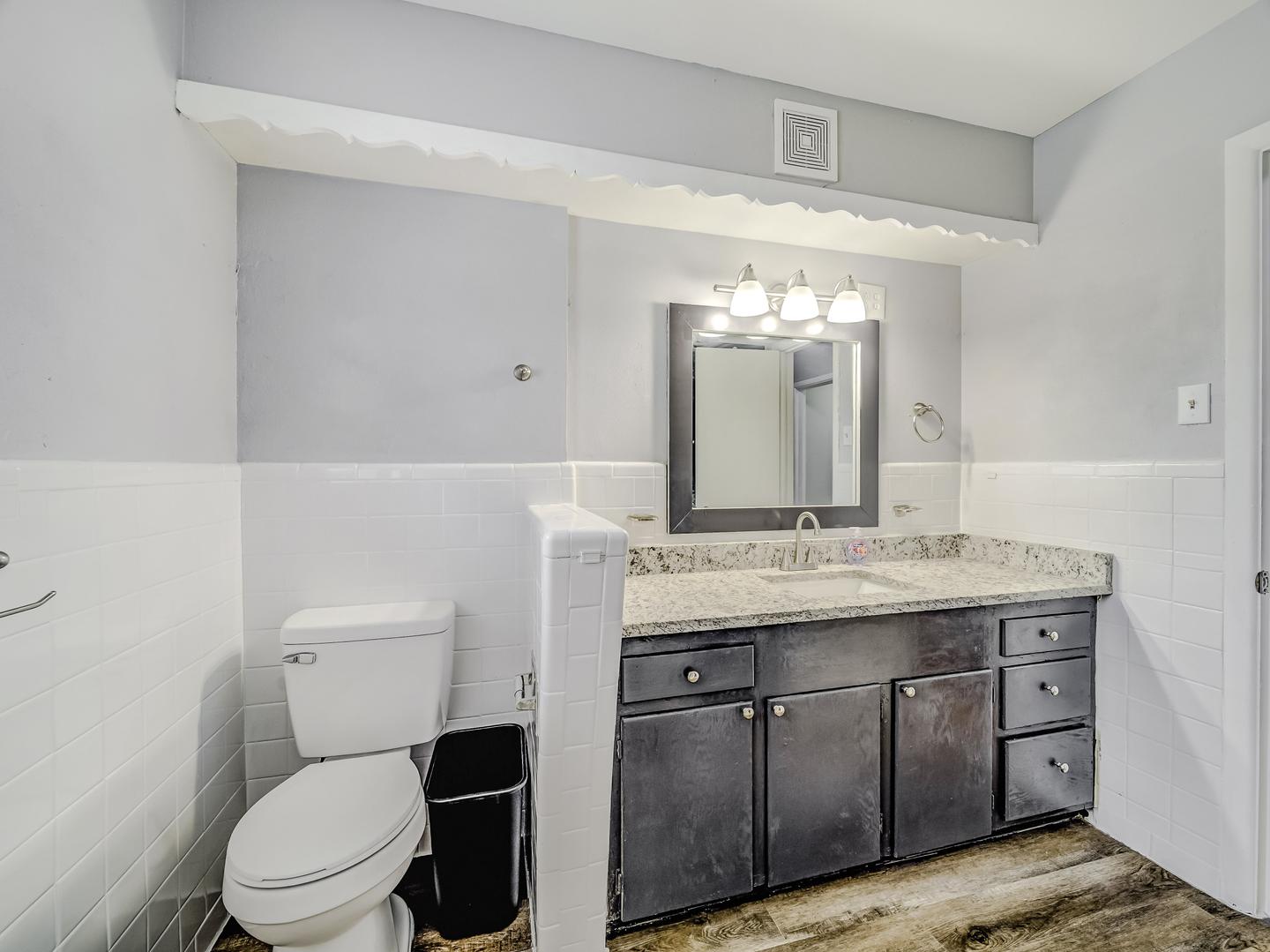Bathroom(s)