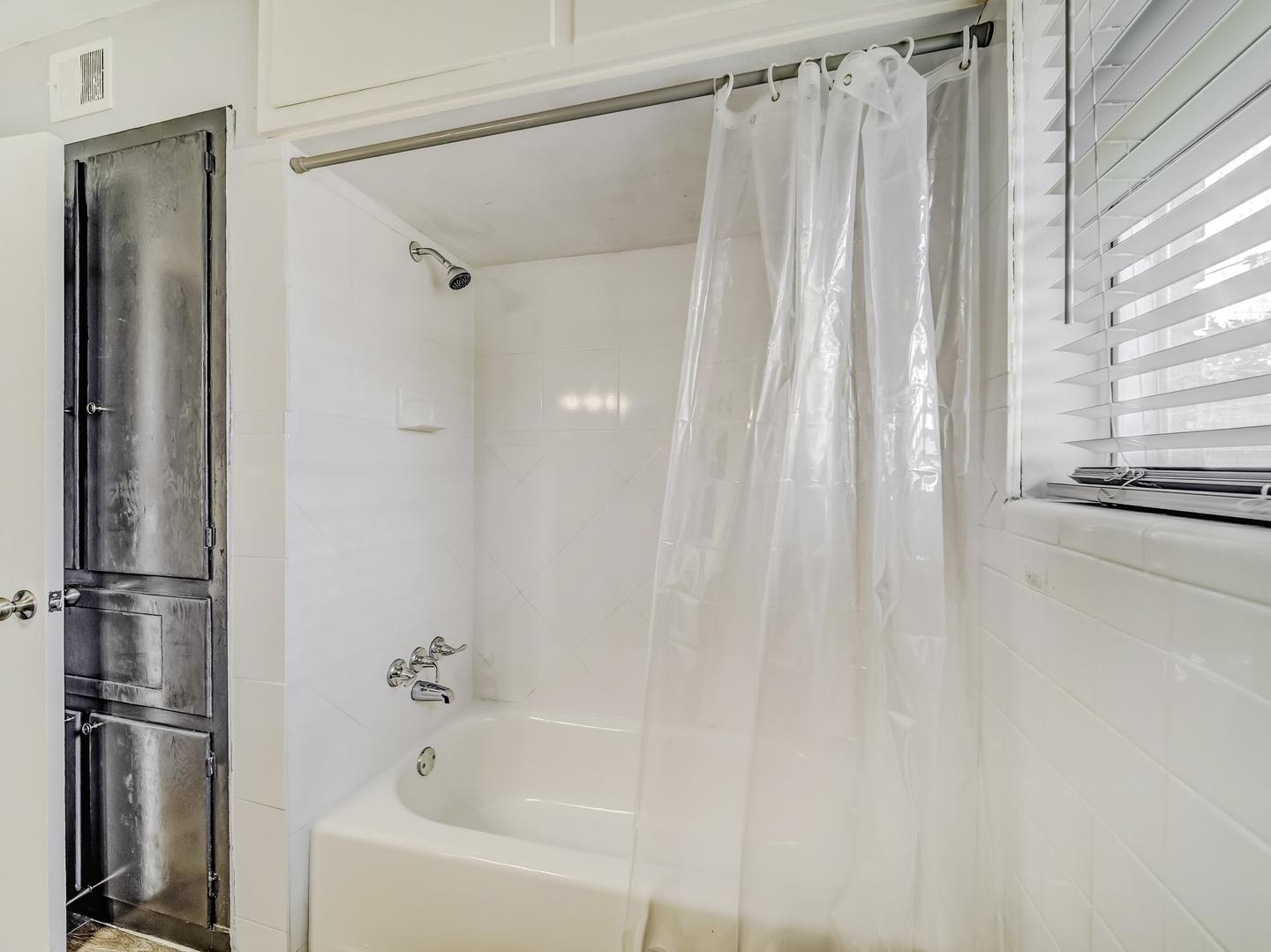 Bathroom(s)