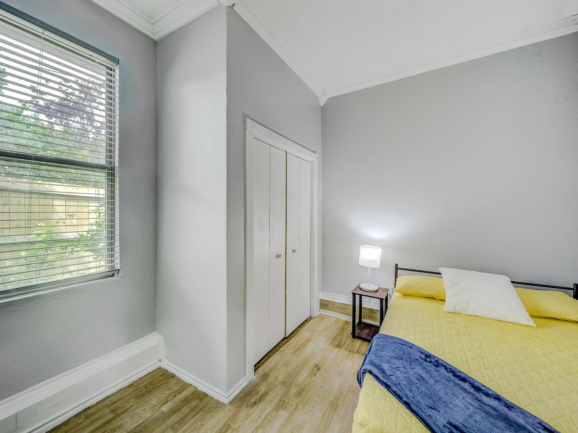 bedroom, detected:window blind, bed