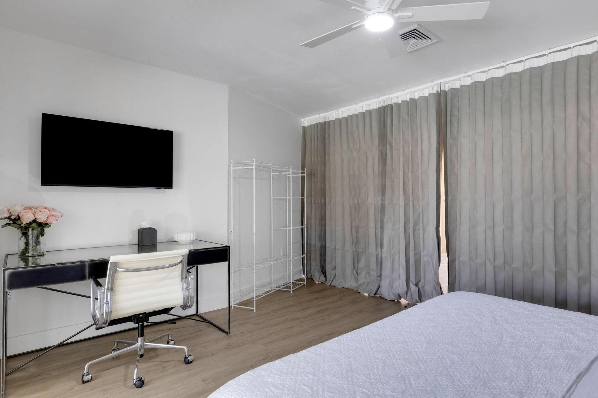 desk & desk chair, 43" TV on wall, pop up closet, ceiling fan with light and remote