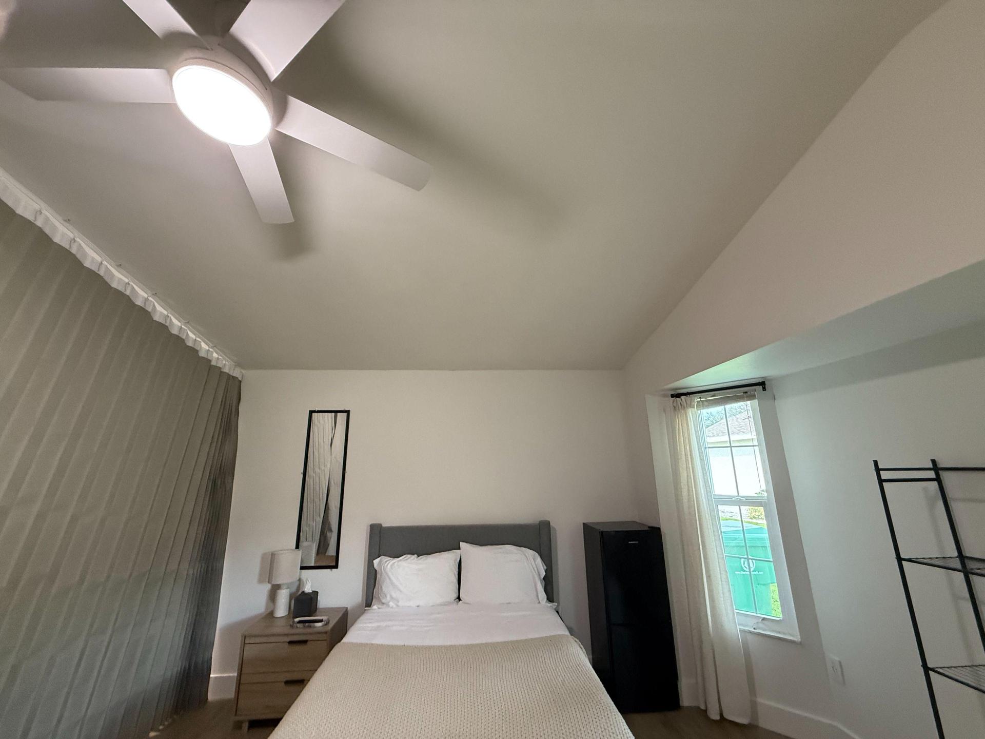 ceiling fan with light and remote