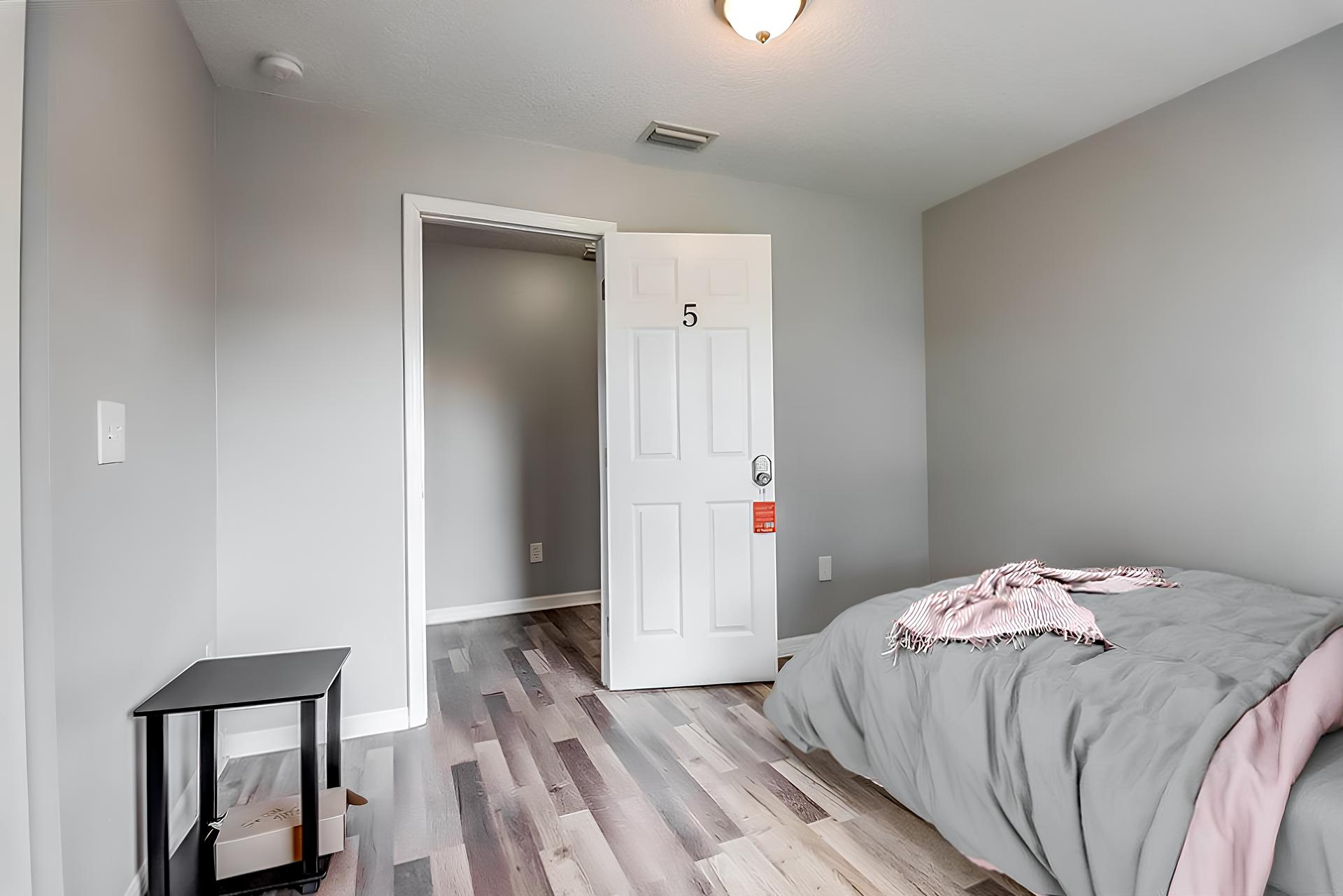 bedroom, detected: bed