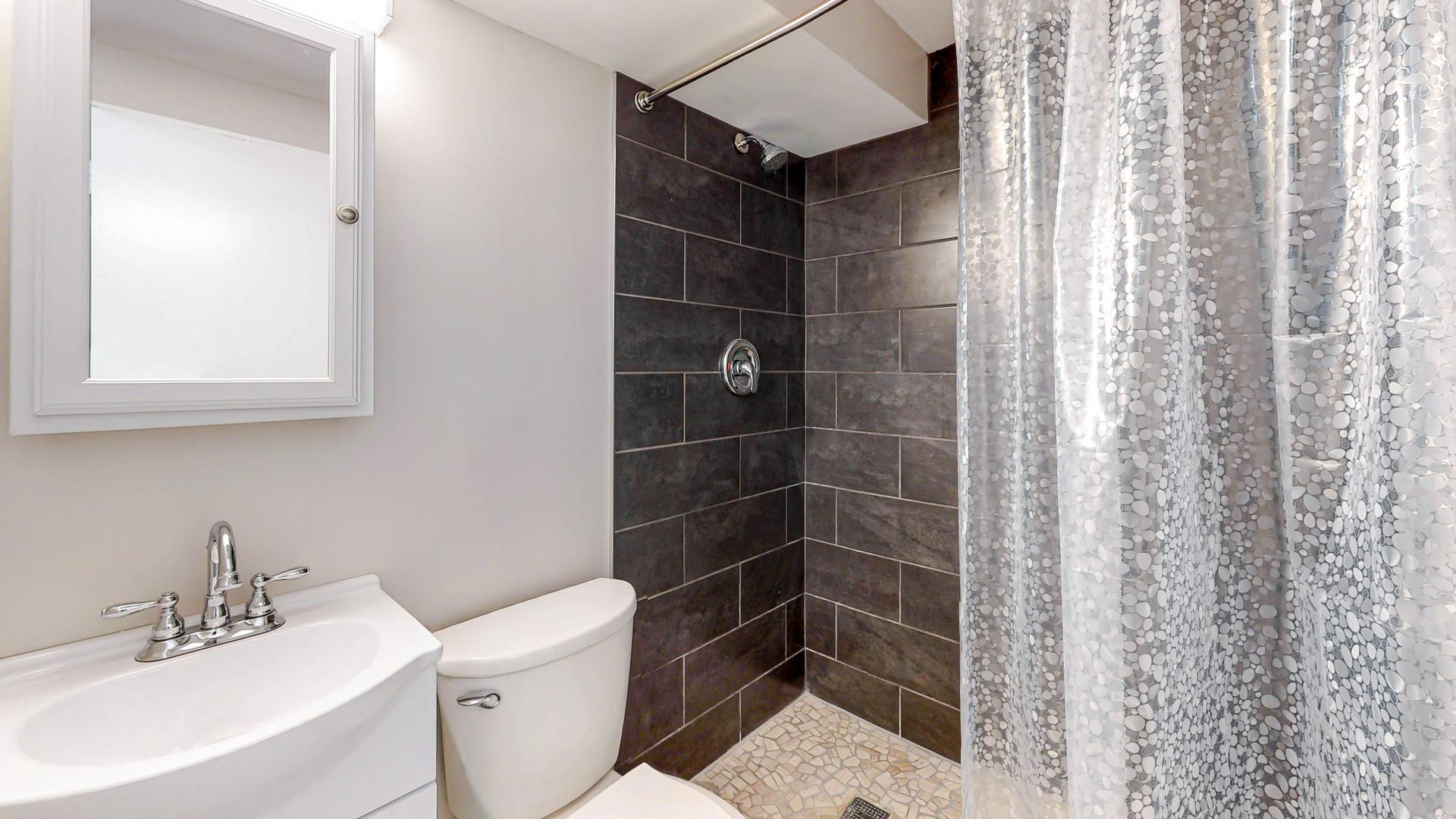 Bathroom(s)