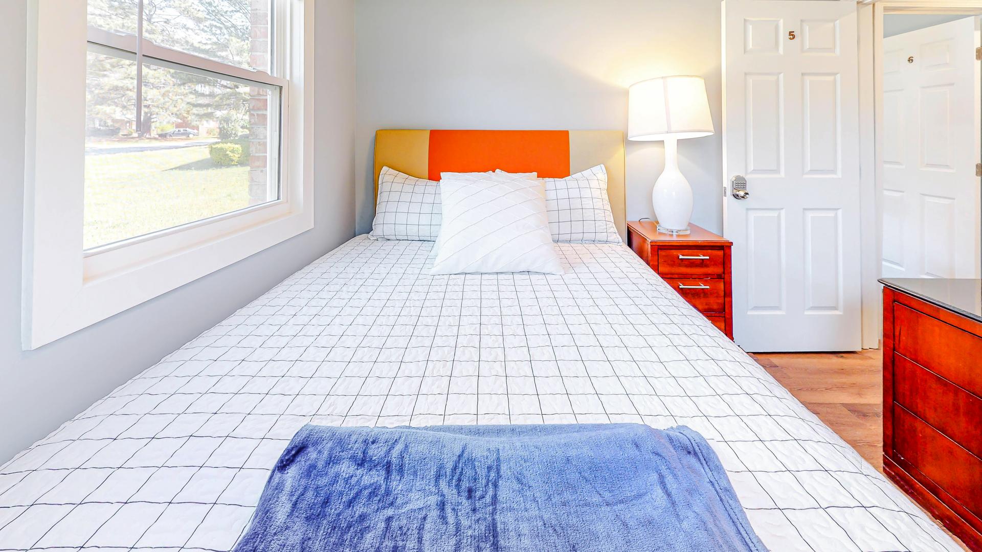 bedroom, detected: bed