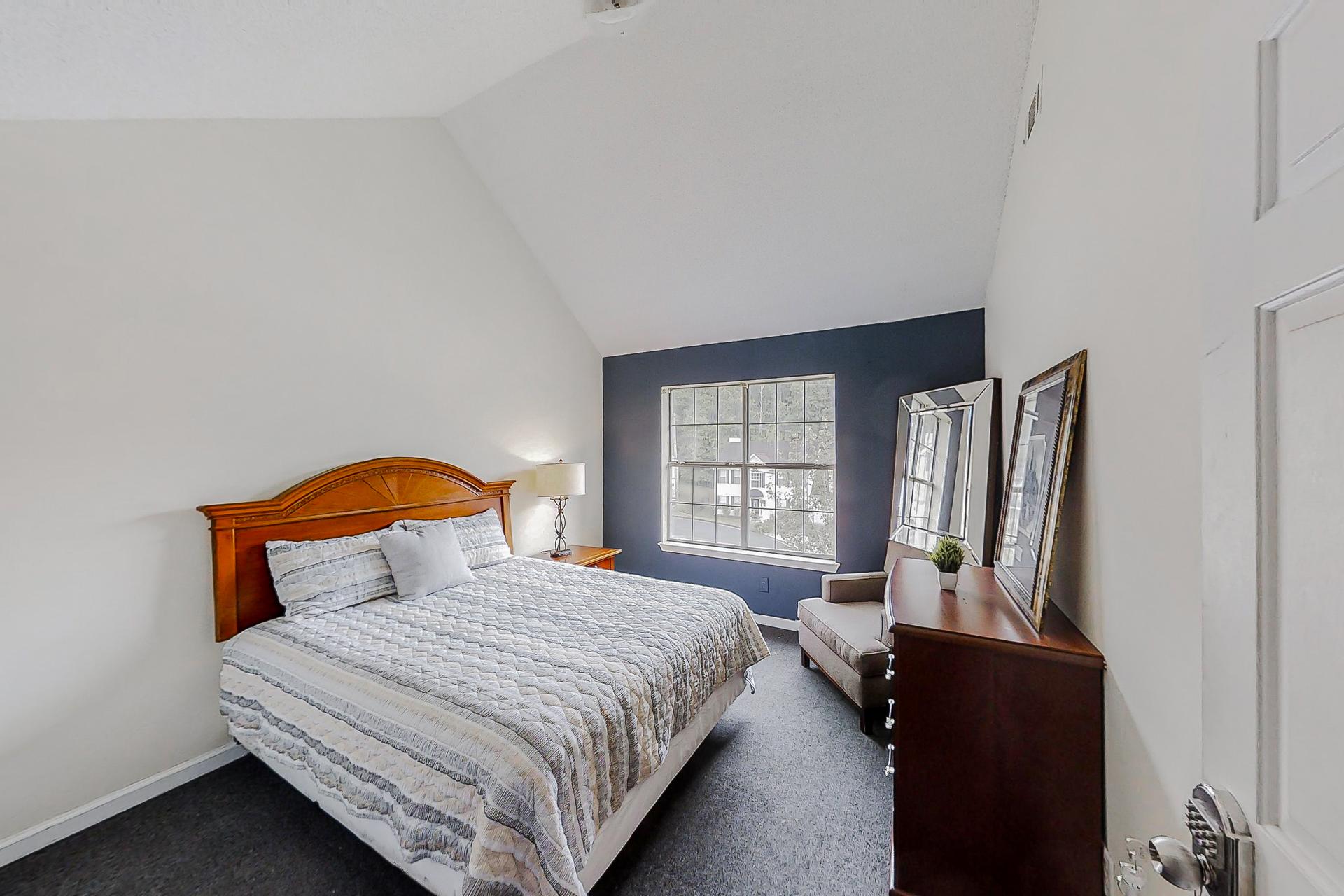 bedroom, detected: bed, window blind