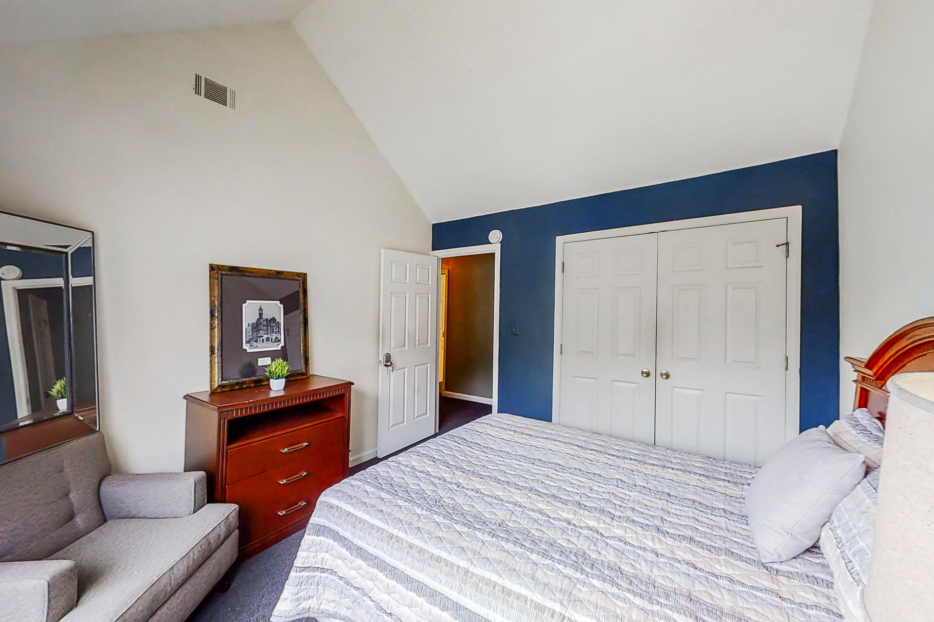 bedroom, detected: bed, window blind