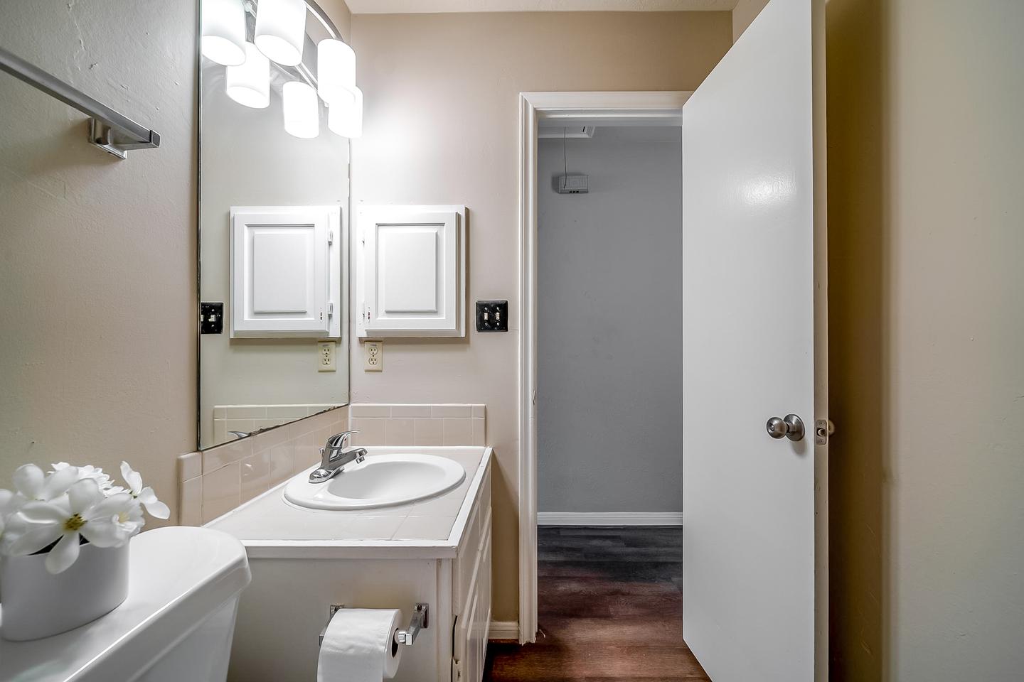Bathroom(s)