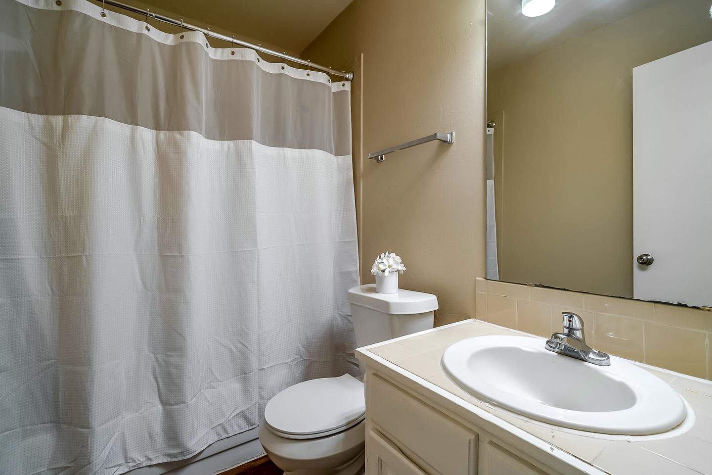 Bathroom(s)