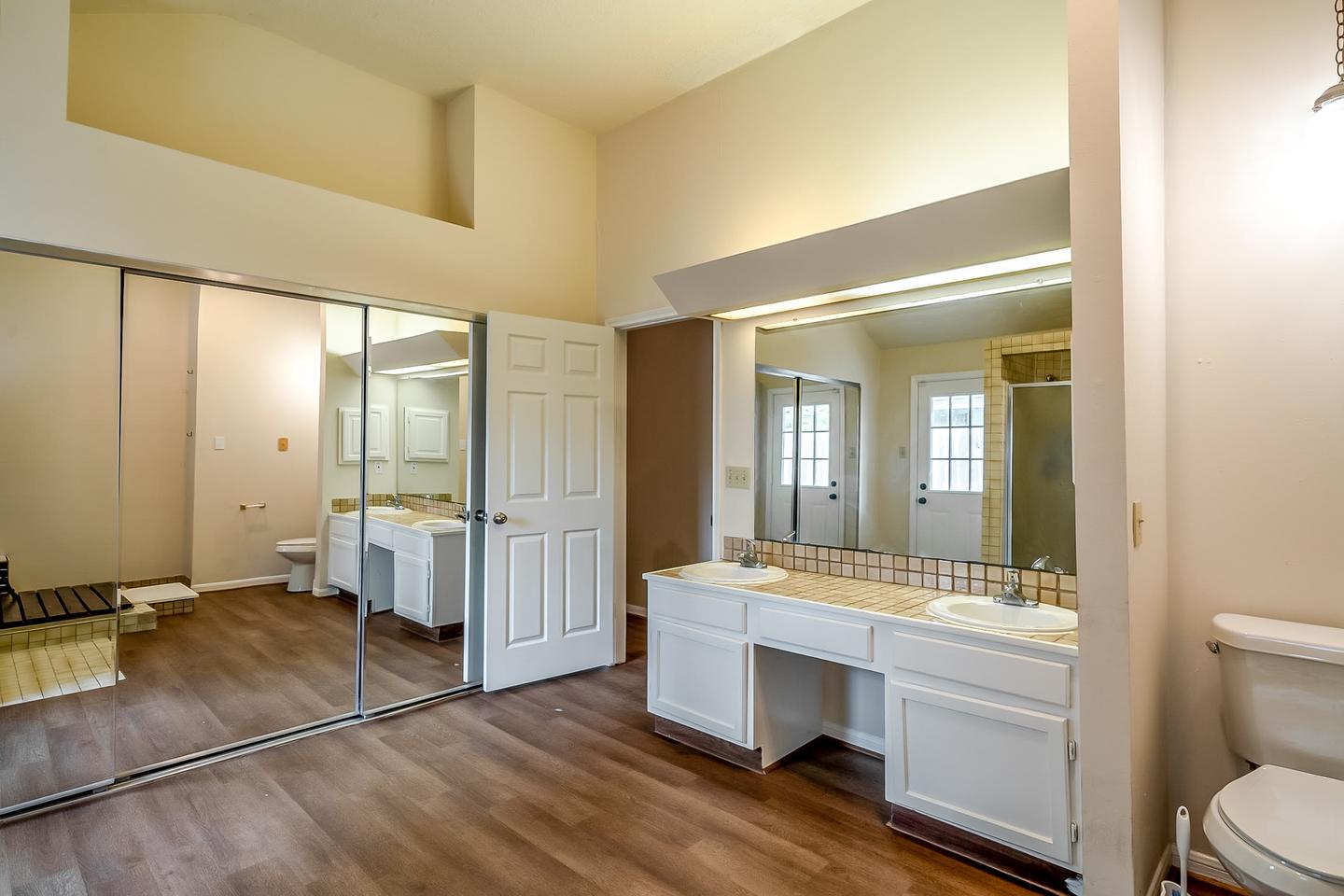 Bathroom(s)