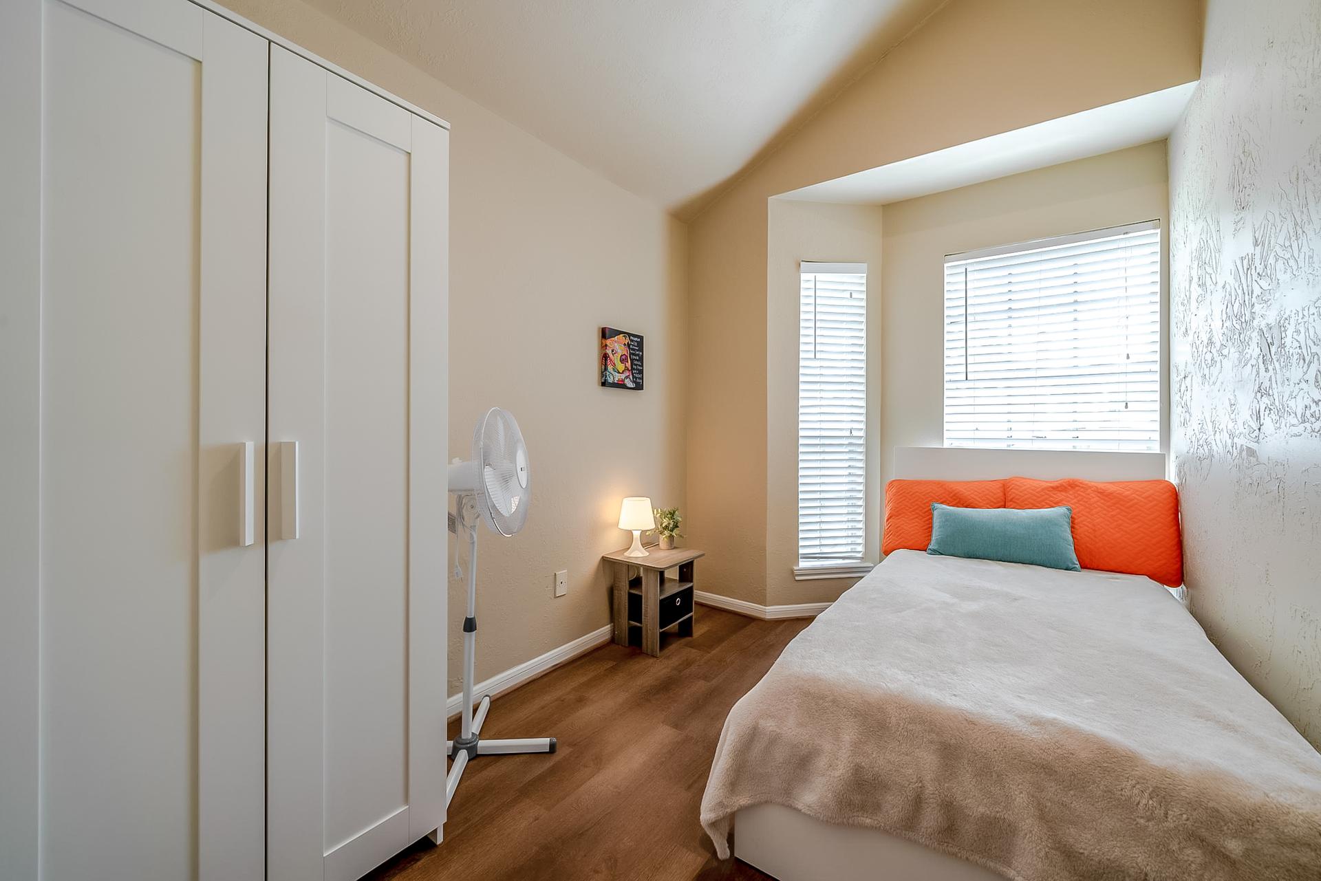 bedroom, detected: bed, window blind