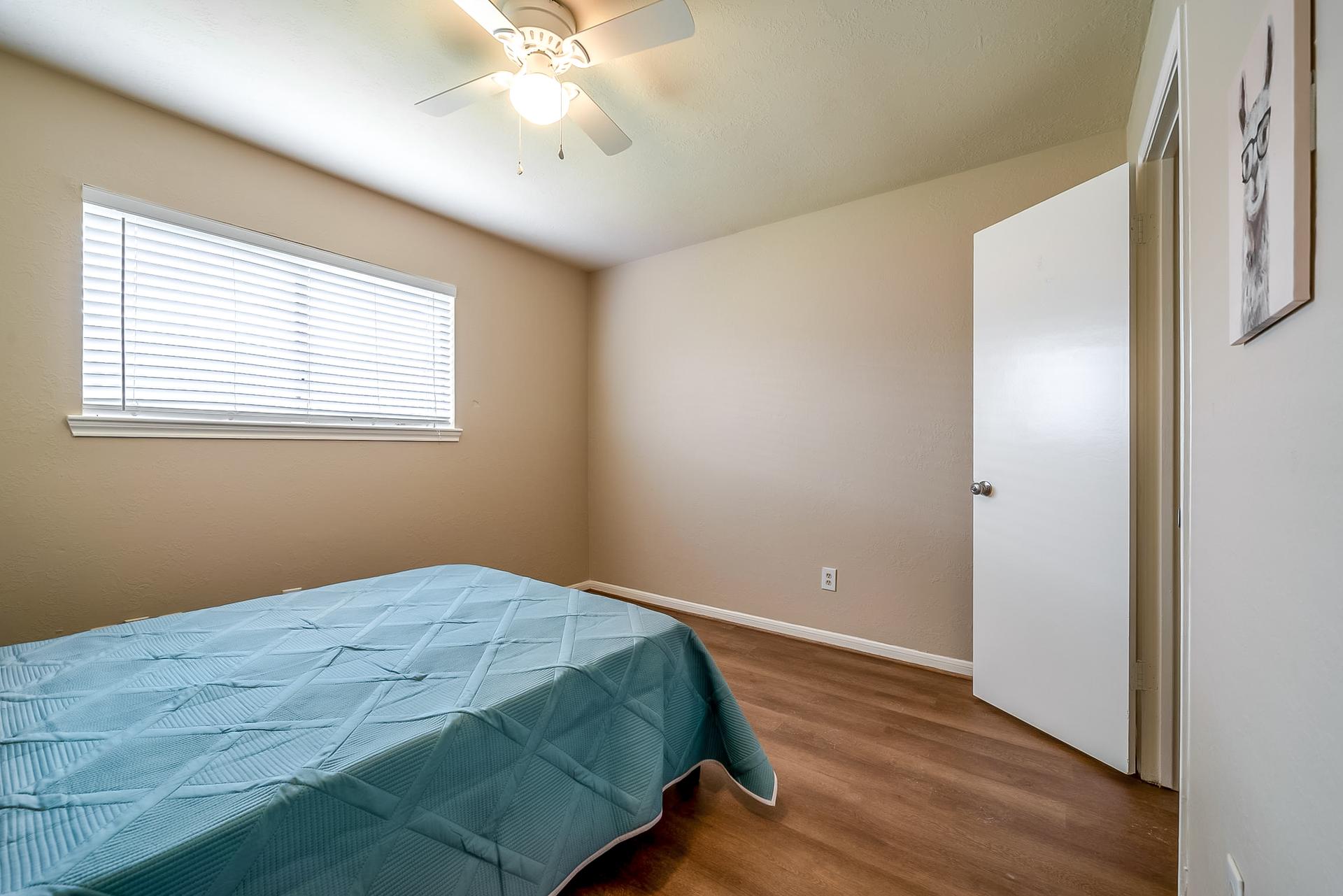 bedroom, detected: window blind, ceiling fan, bed