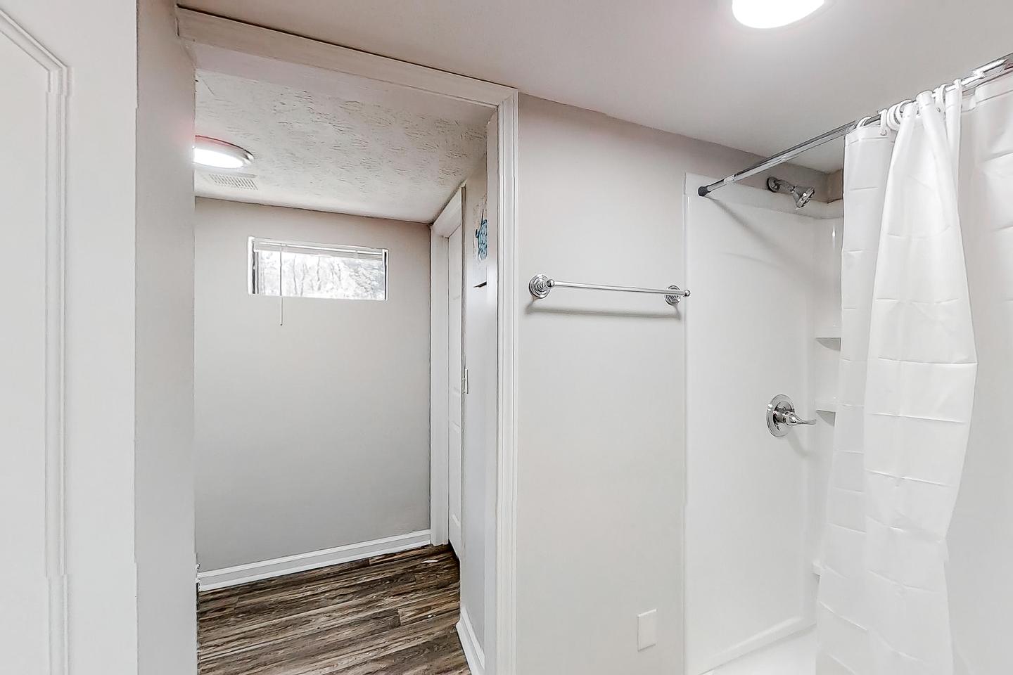Bathroom(s)