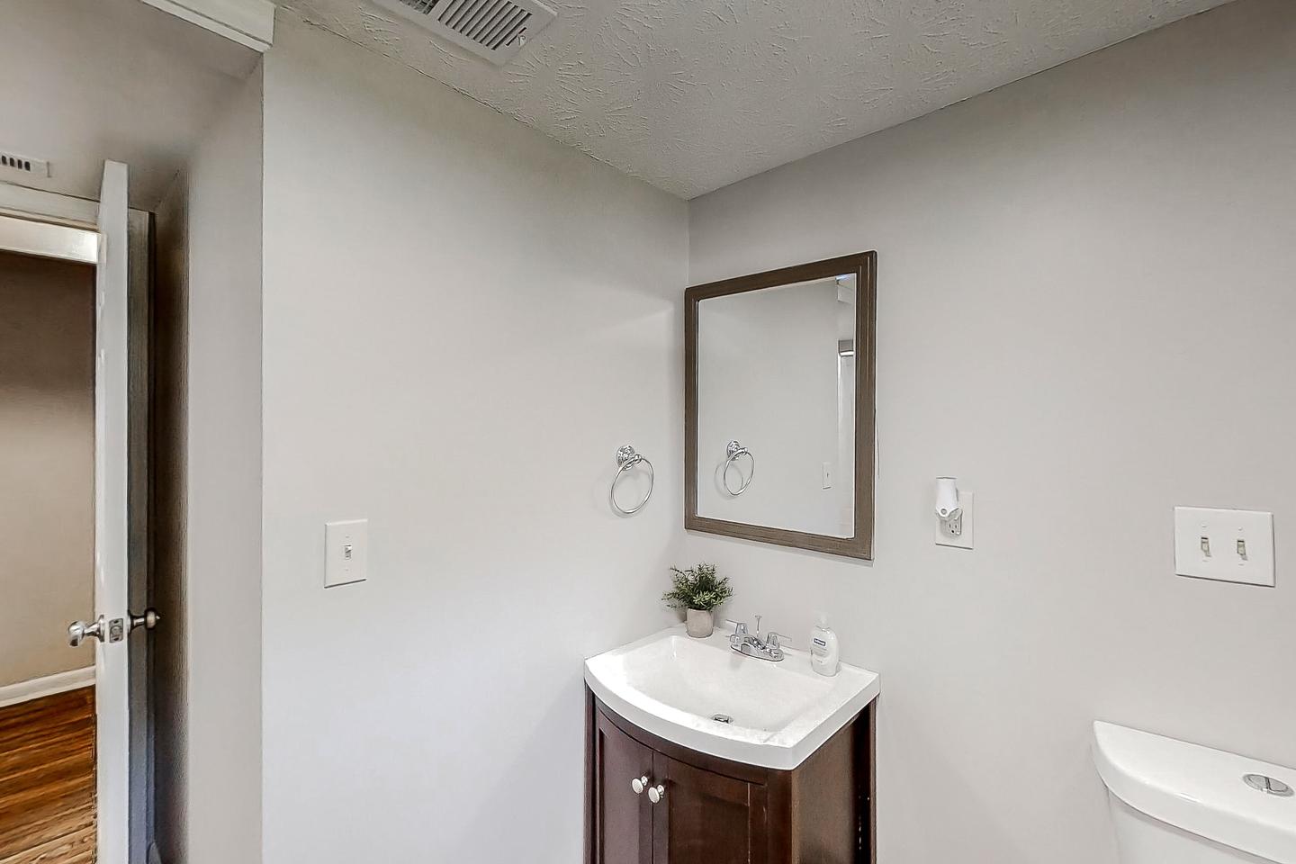 Bathroom(s)