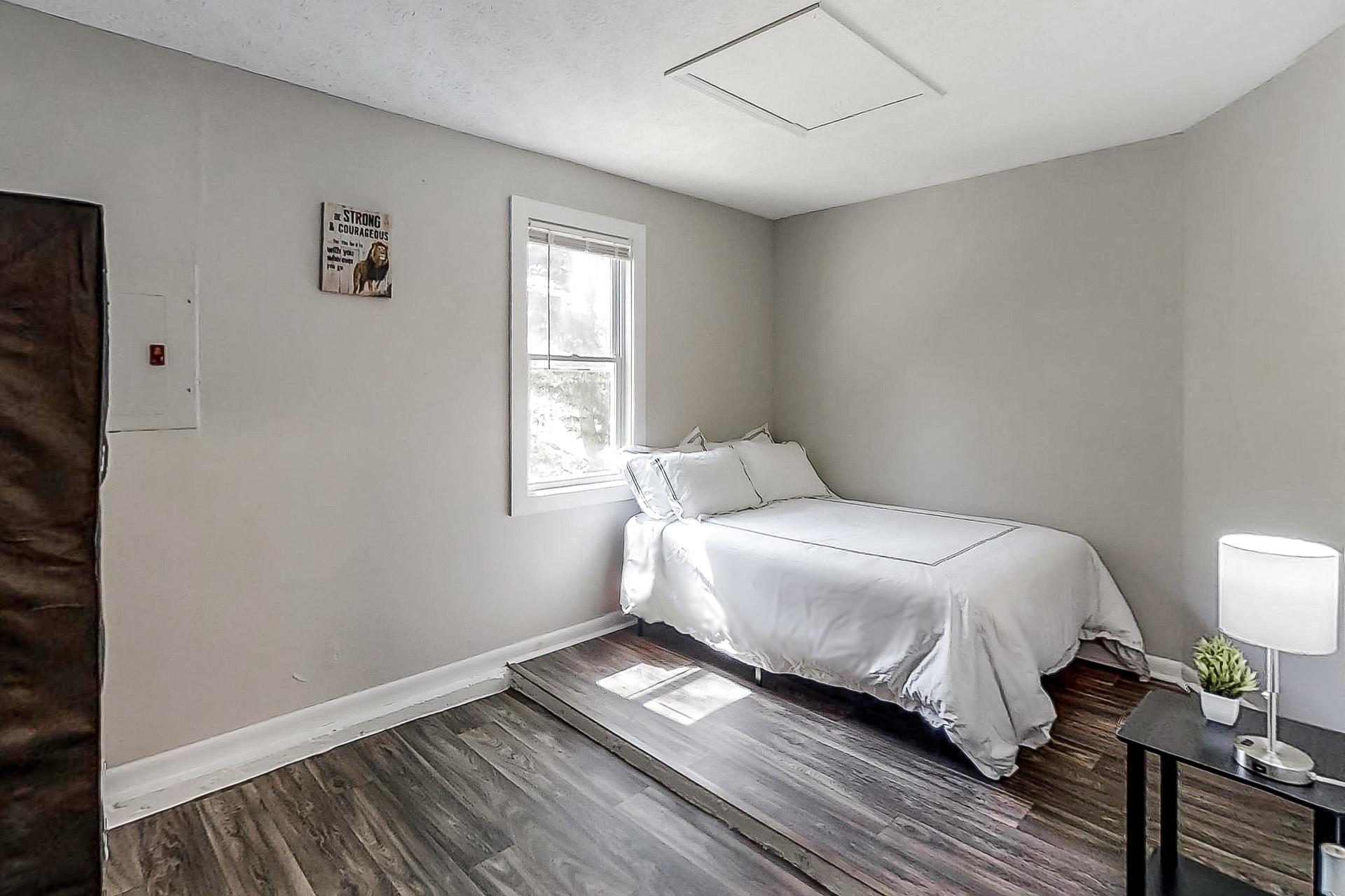 bedroom, detected: bed, window blind