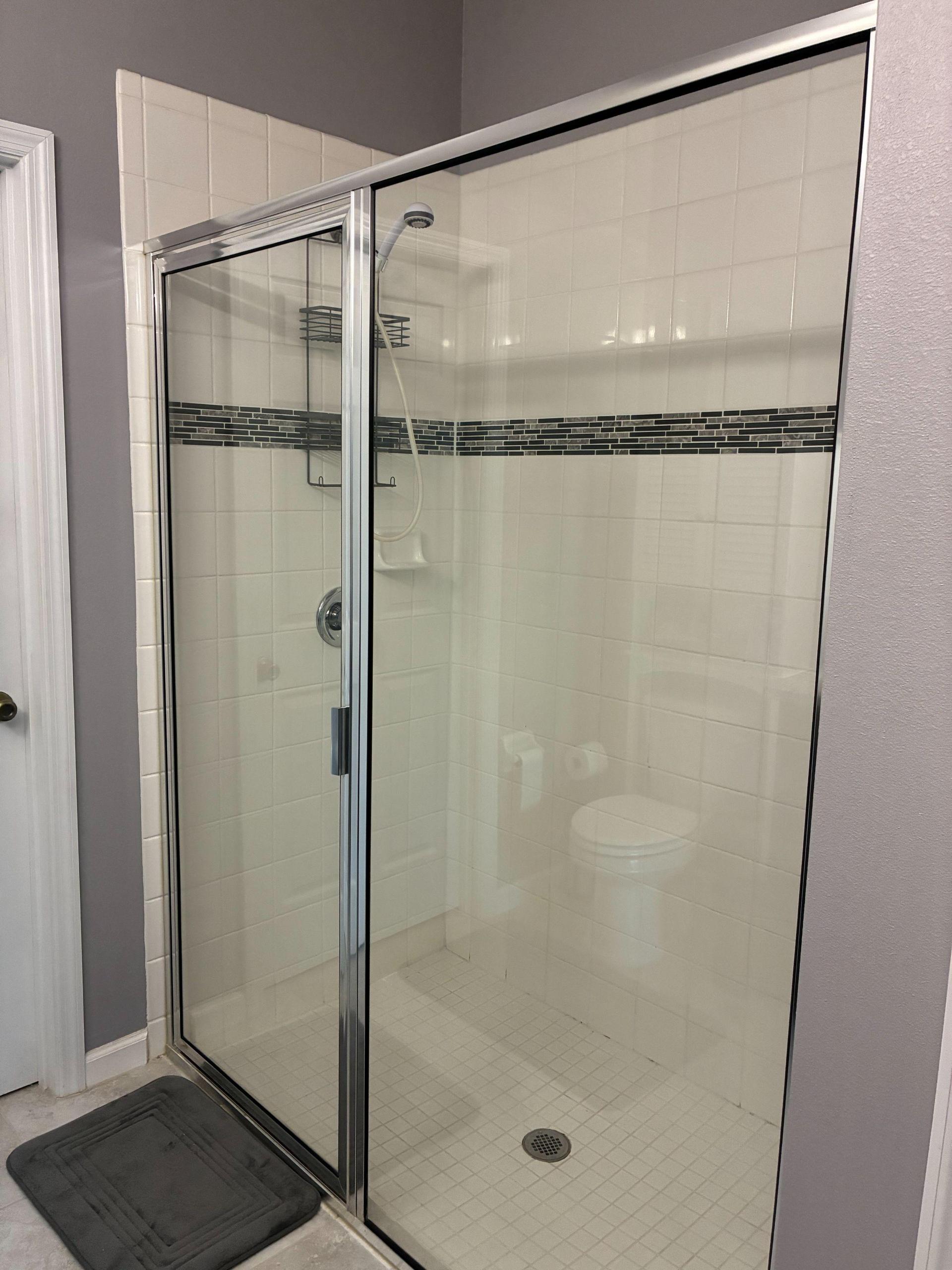 Room2: Large shower