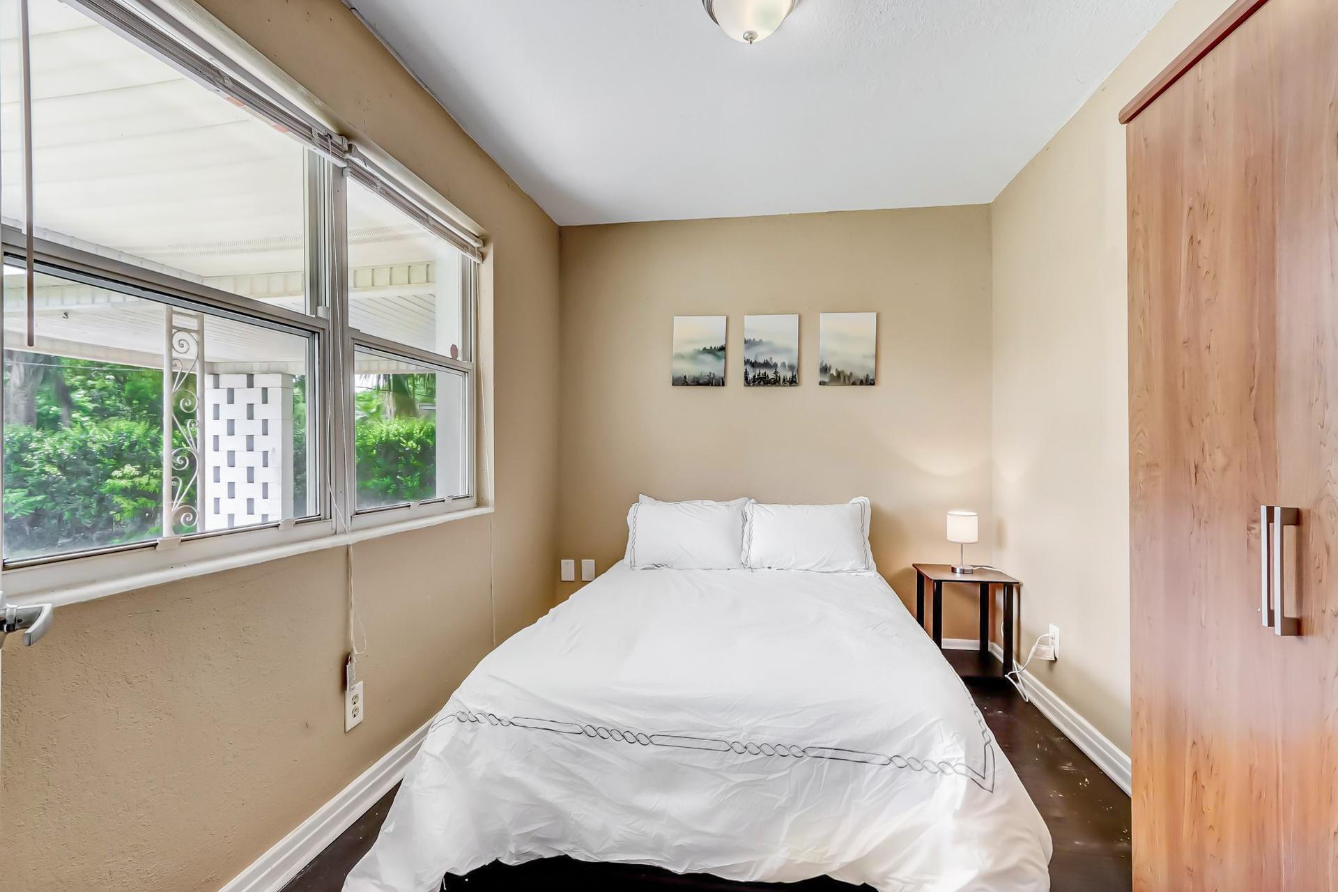 bedroom, detected: bed, window blind