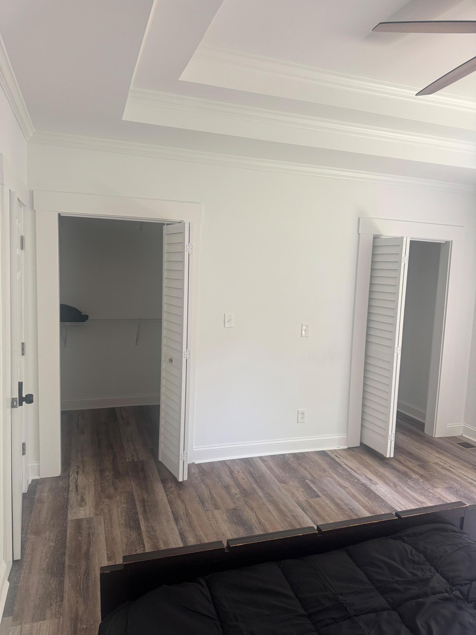 2 walk-in closets