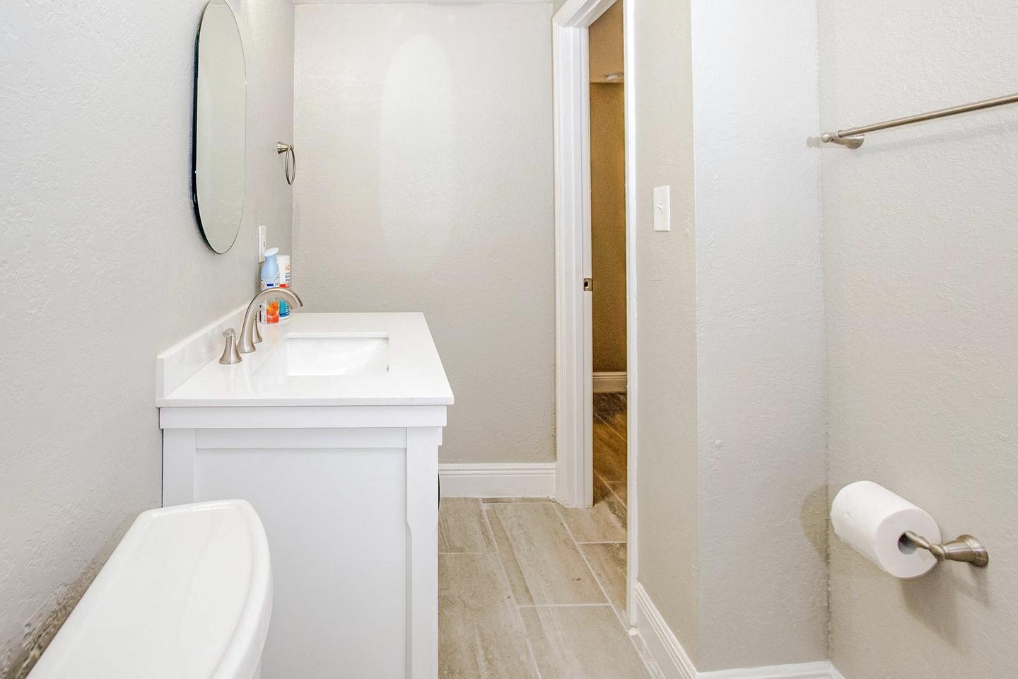 Bathroom(s)