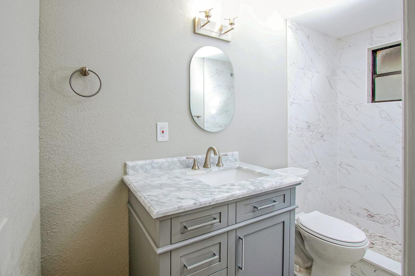 Bathroom(s)