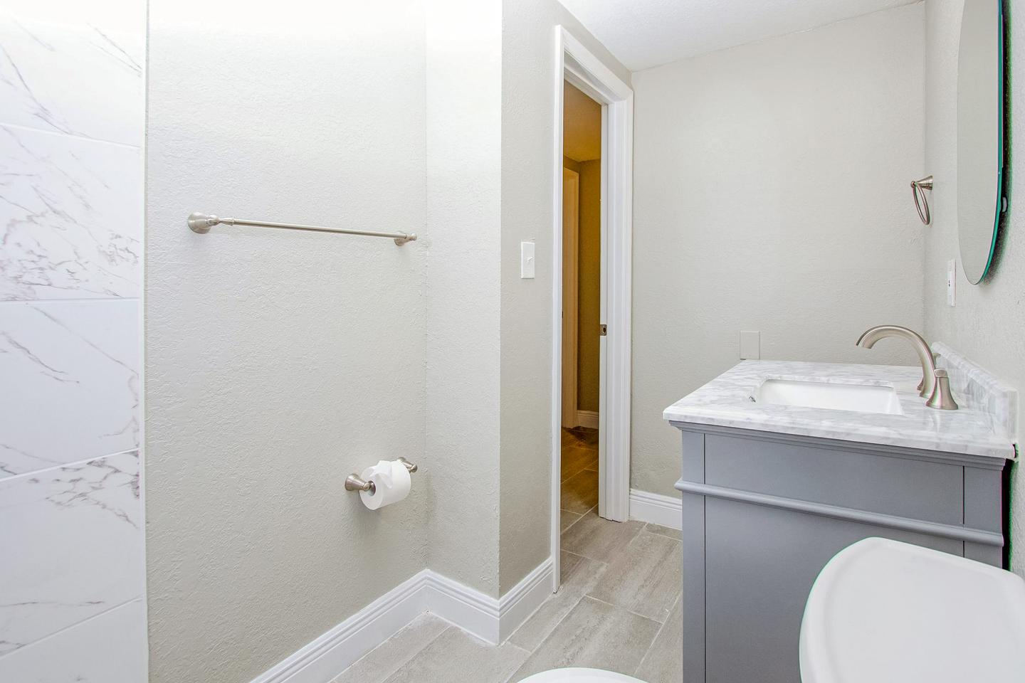Bathroom(s)