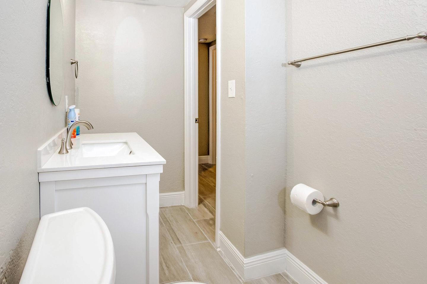 Bathroom(s)