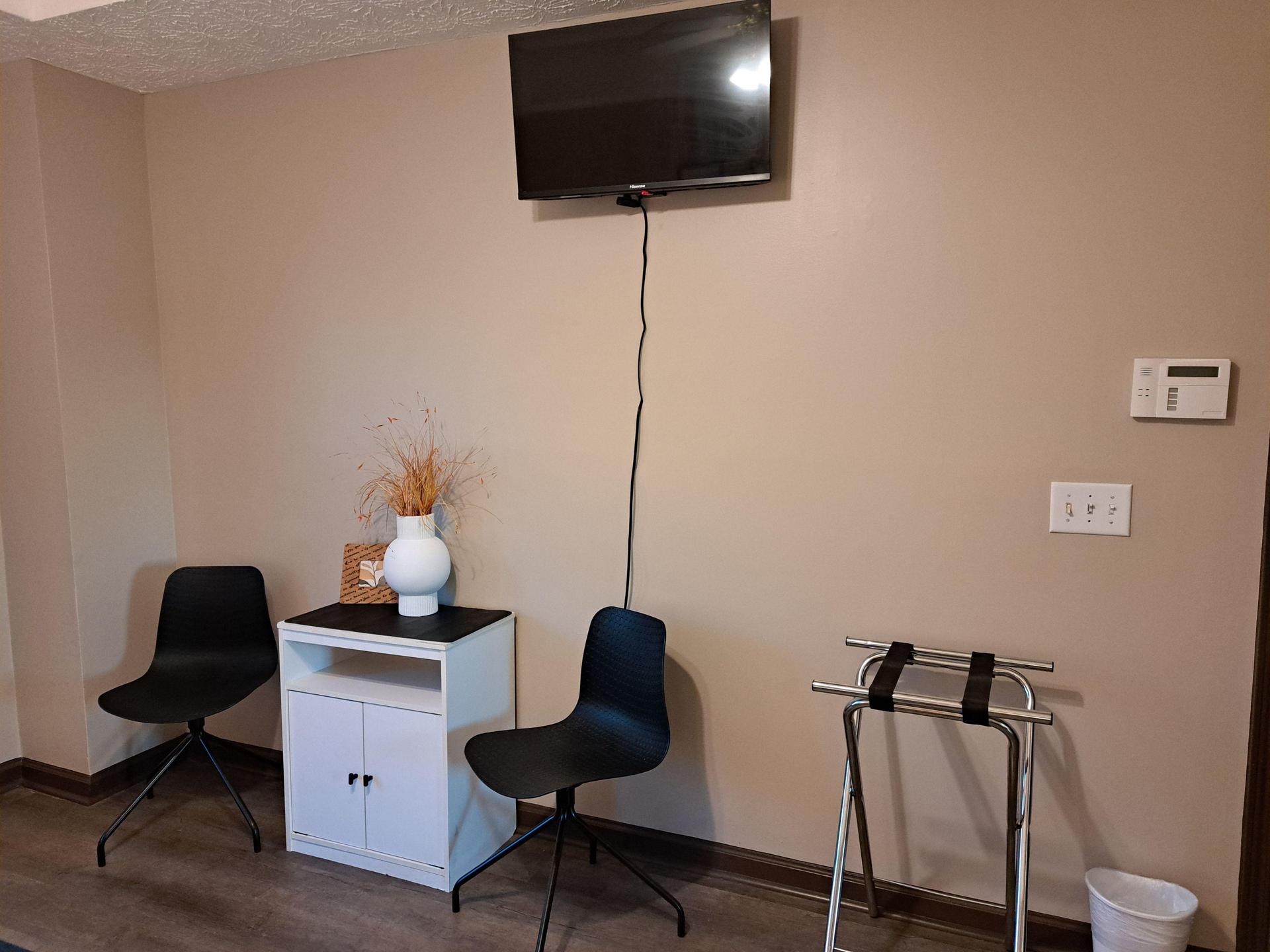 Smart TV w/ Sitting Area