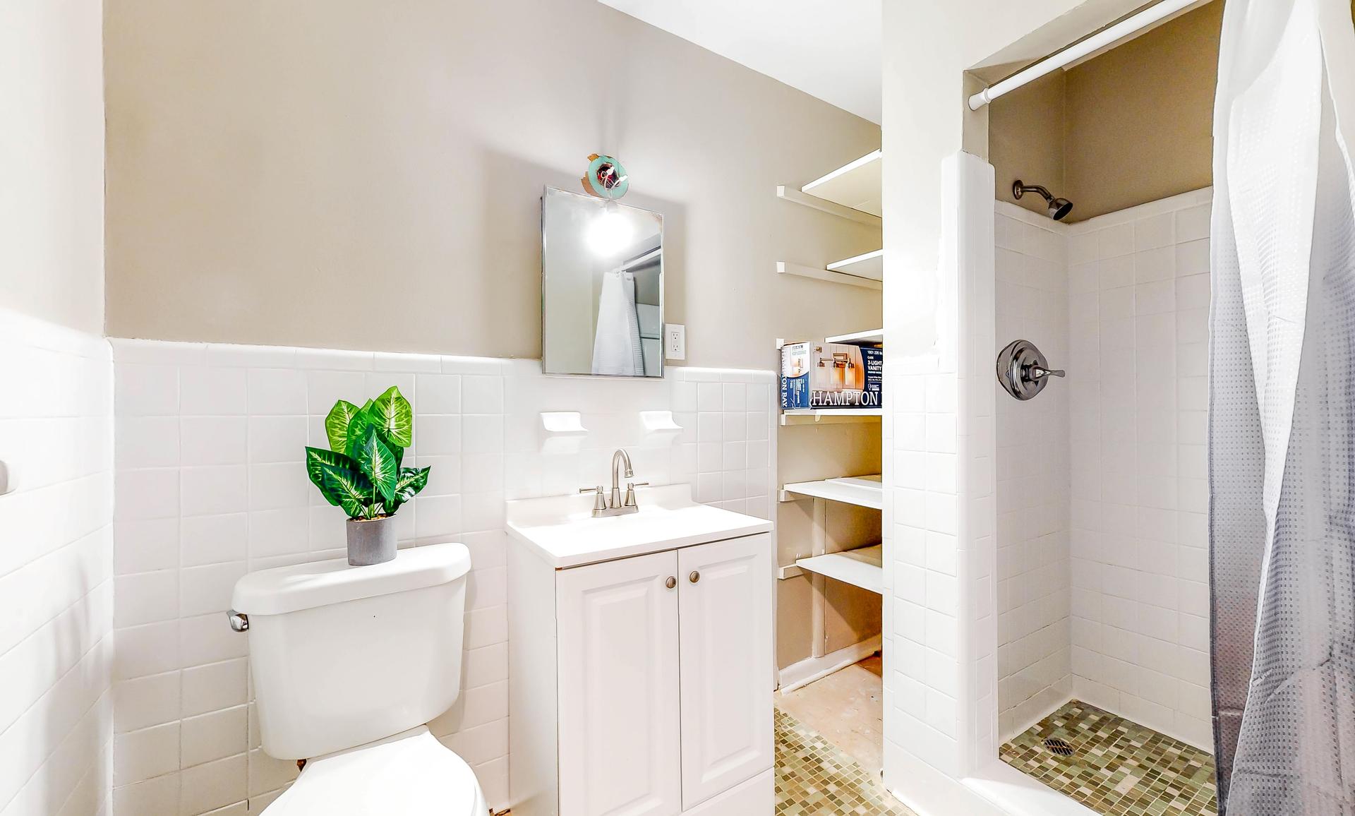 Bathroom(s)
