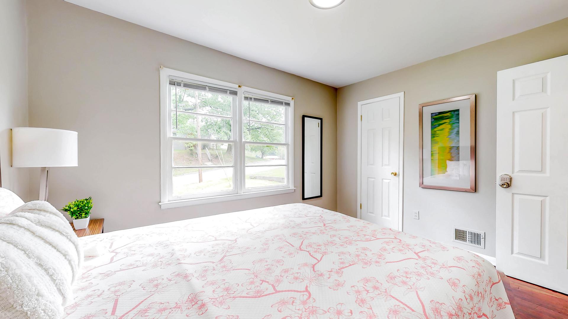 bedroom, detected: bed, window blind
