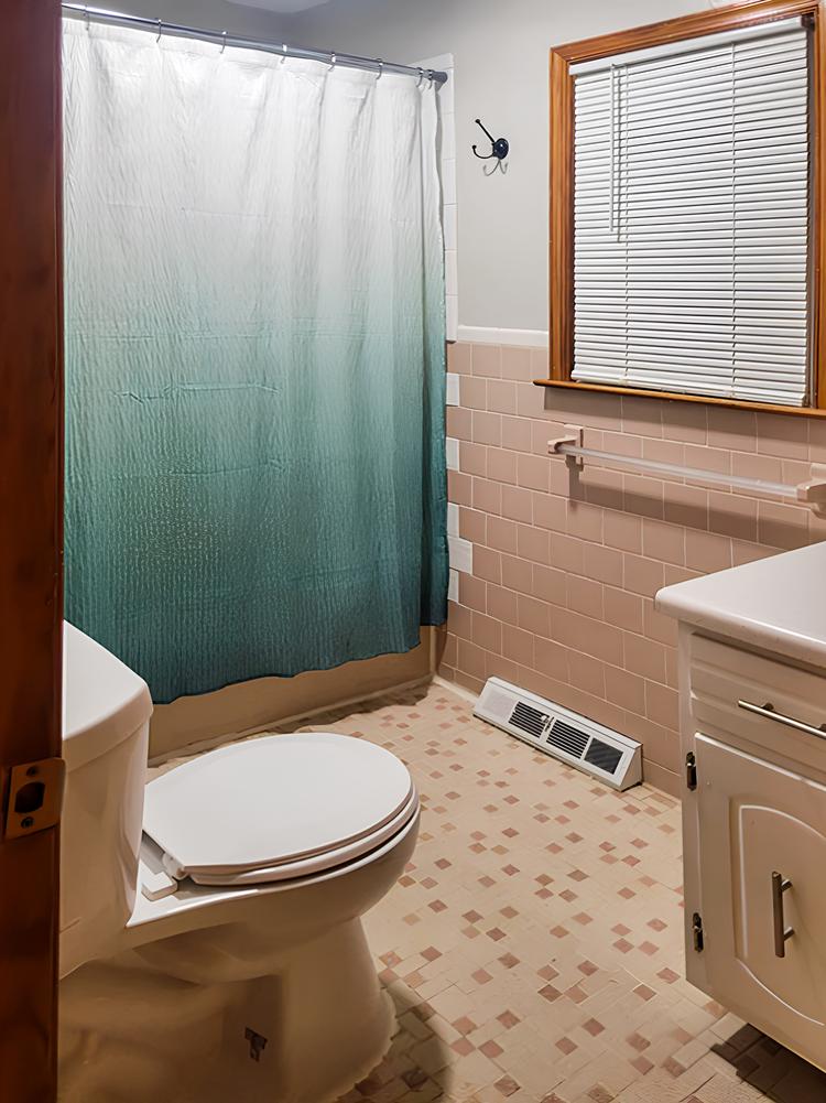 Bathroom(s)