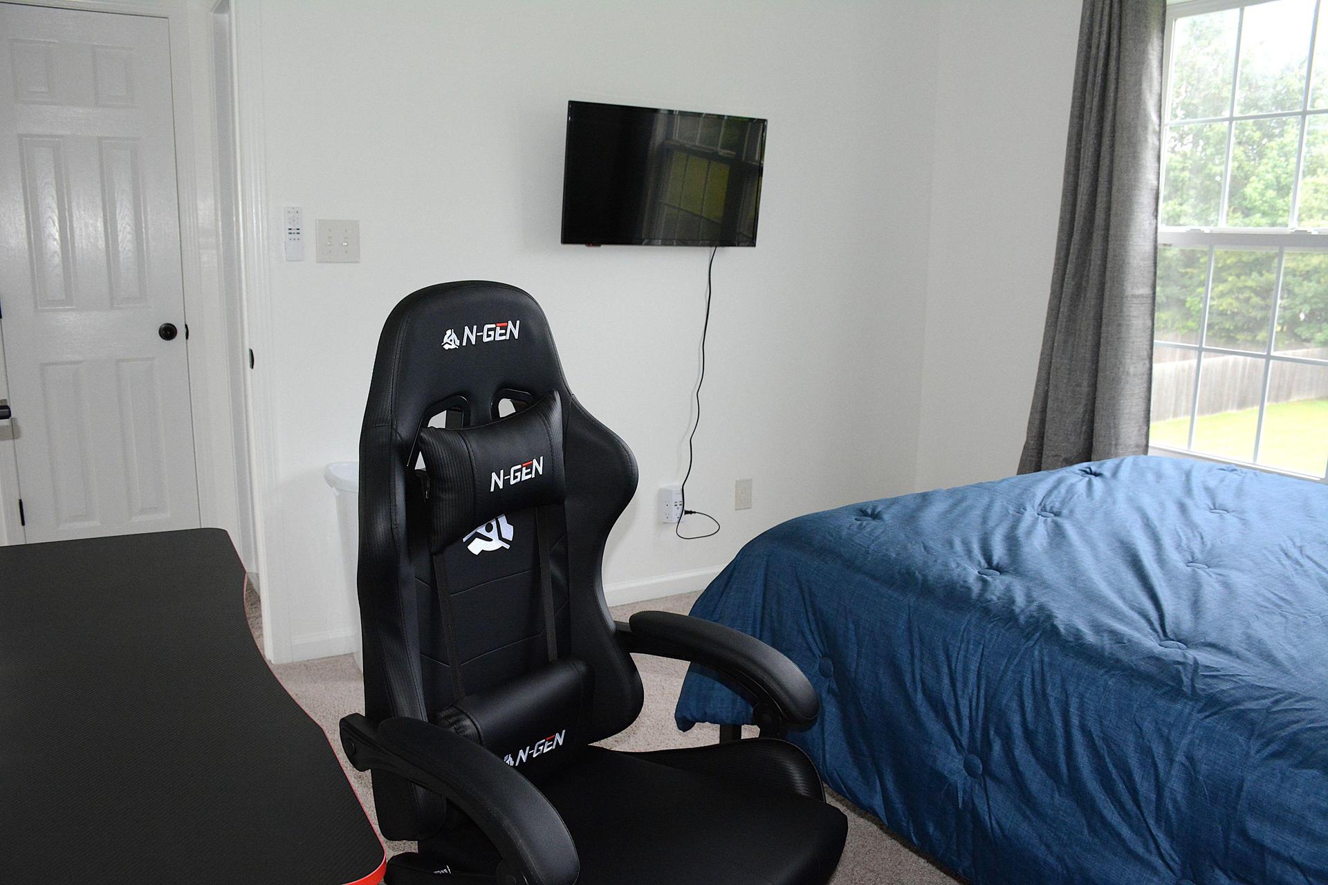 32 inch tv.
Desk and chair.