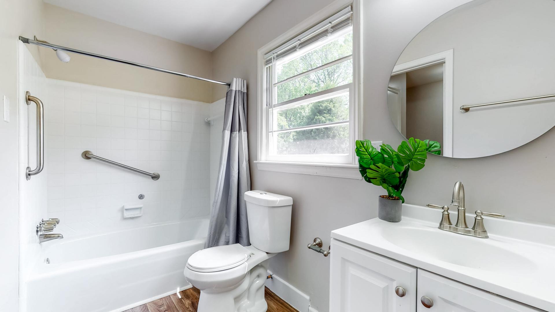 Bathroom(s)