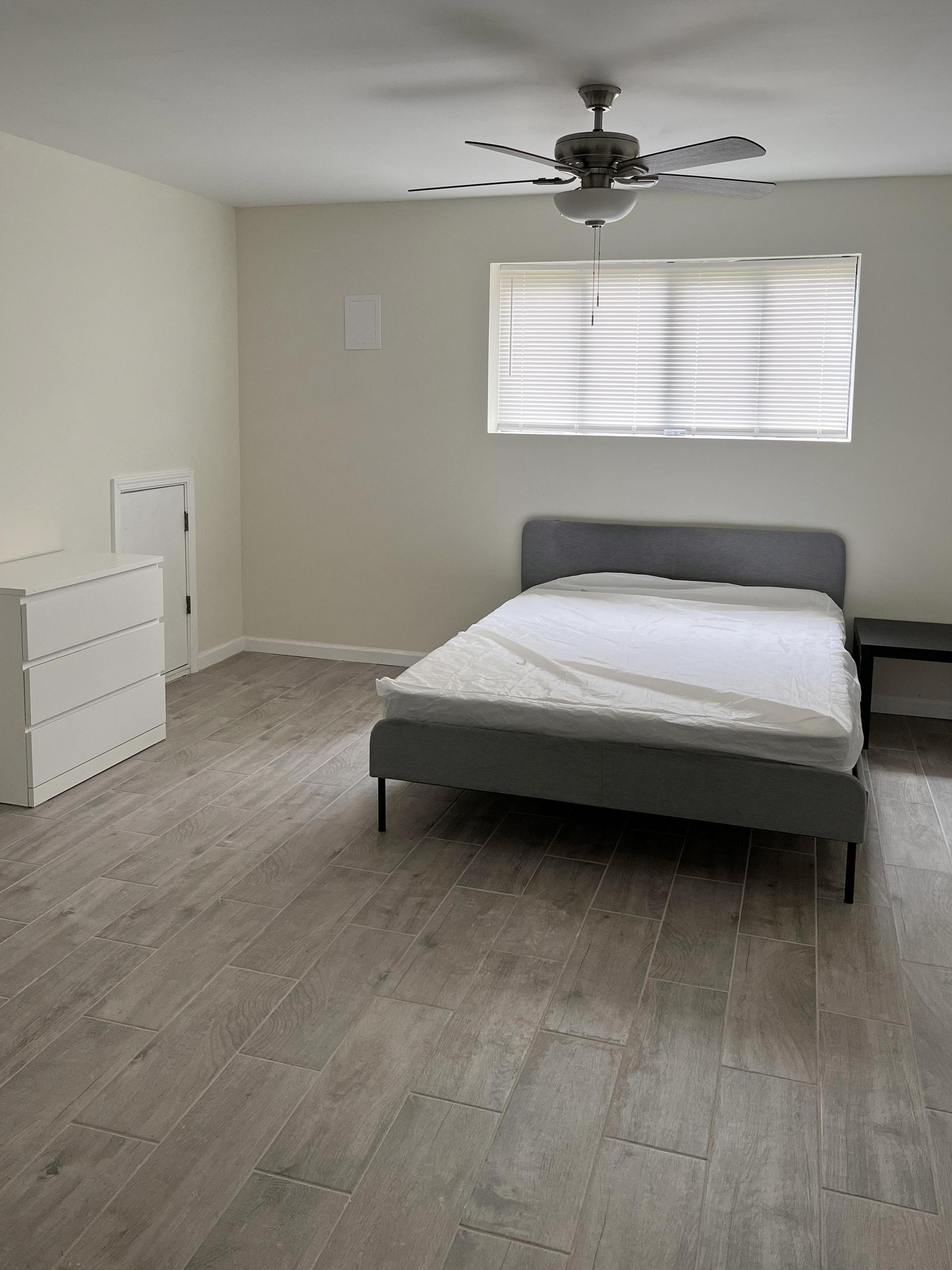 bedroom, detected: ceiling fan, window blind, bed