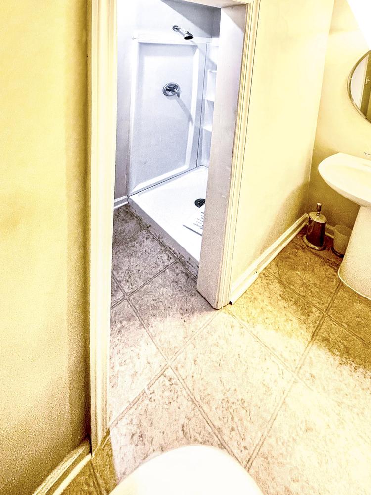 Bathroom(s)