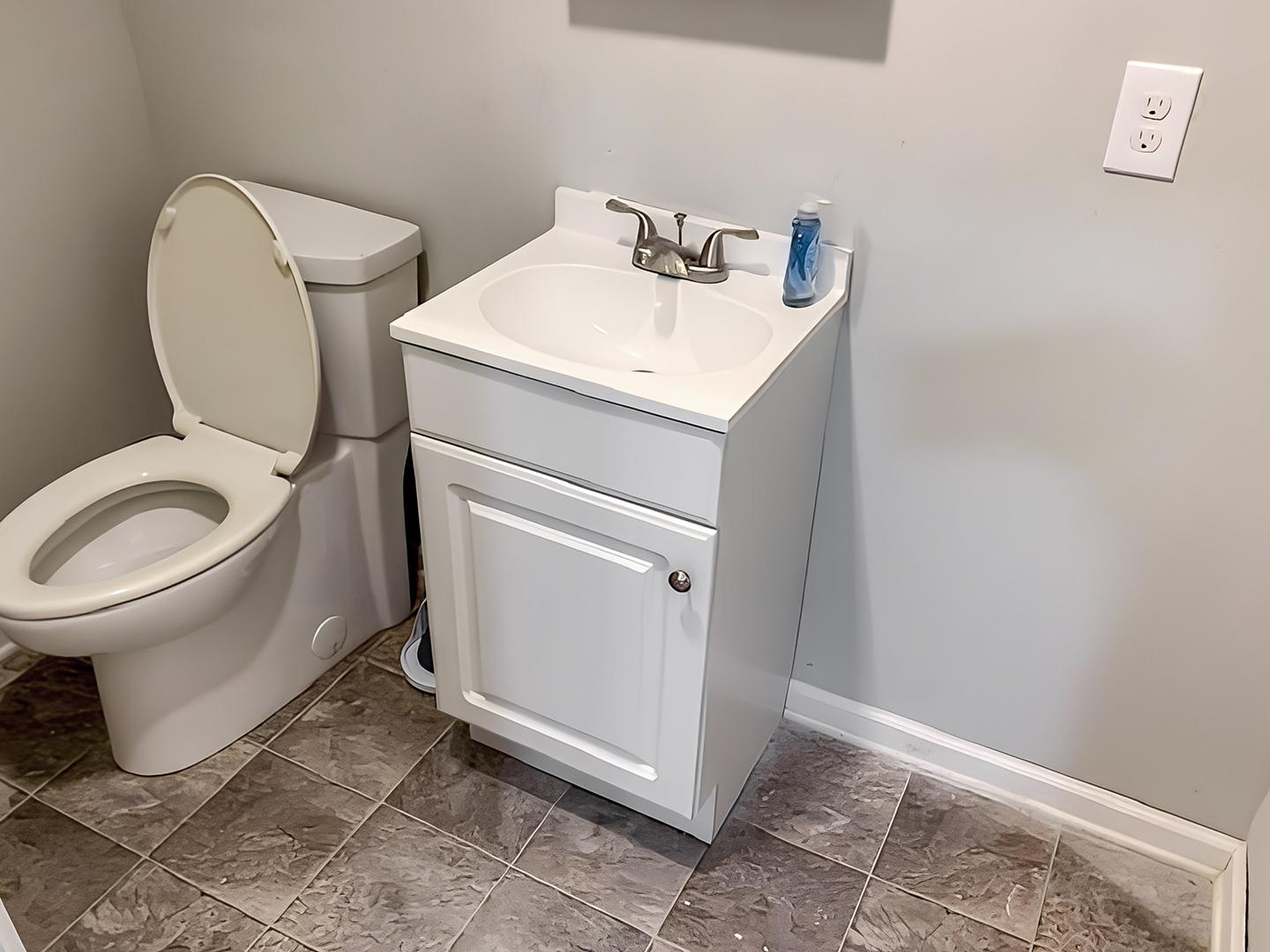 Bathroom(s)