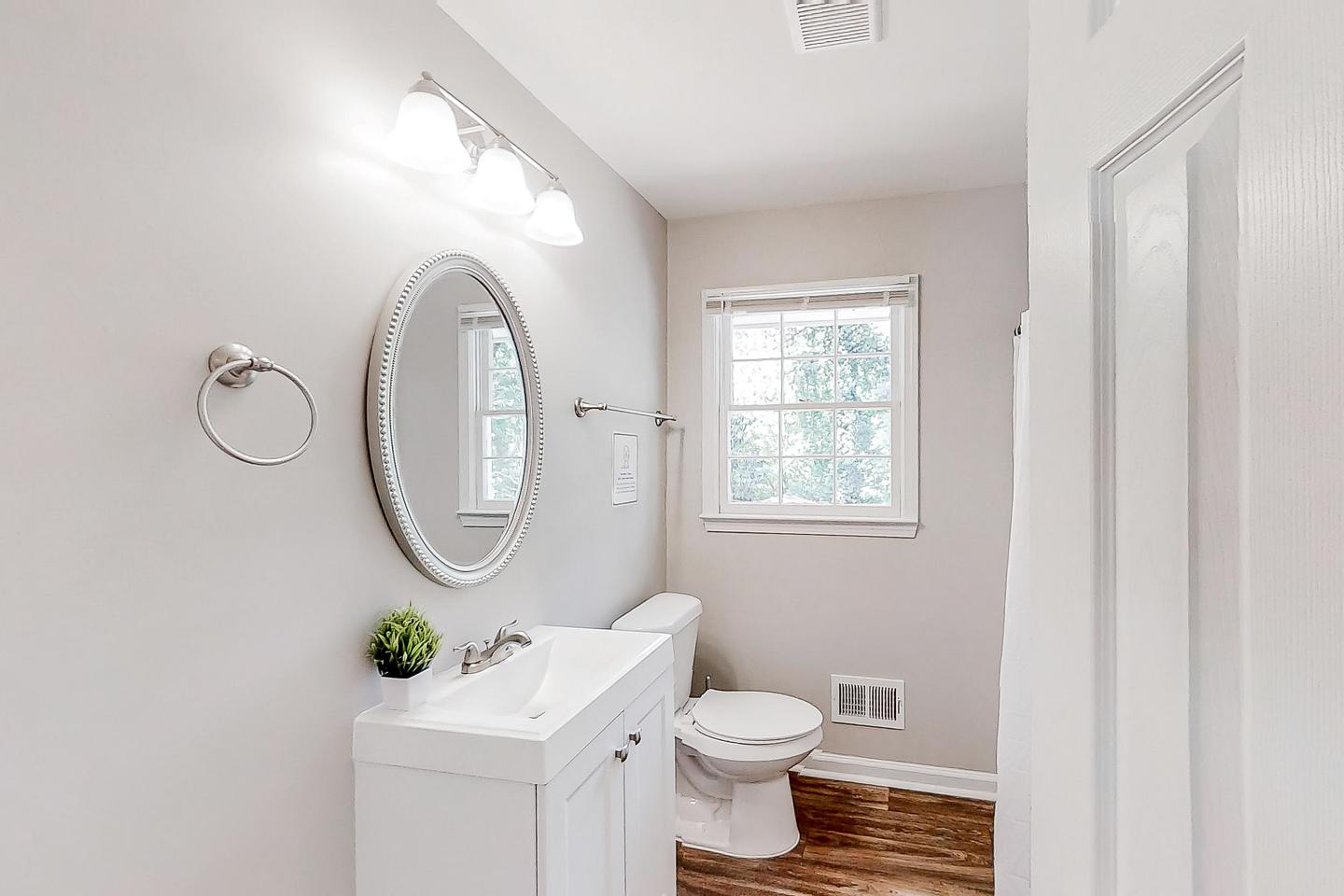 Bathroom(s)