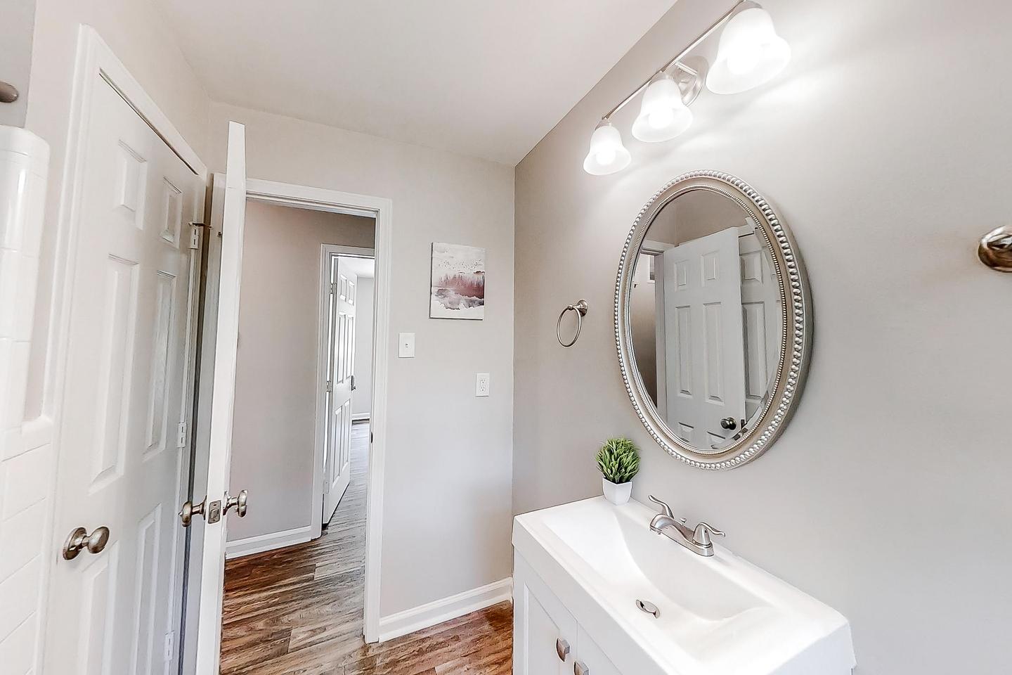 Bathroom(s)