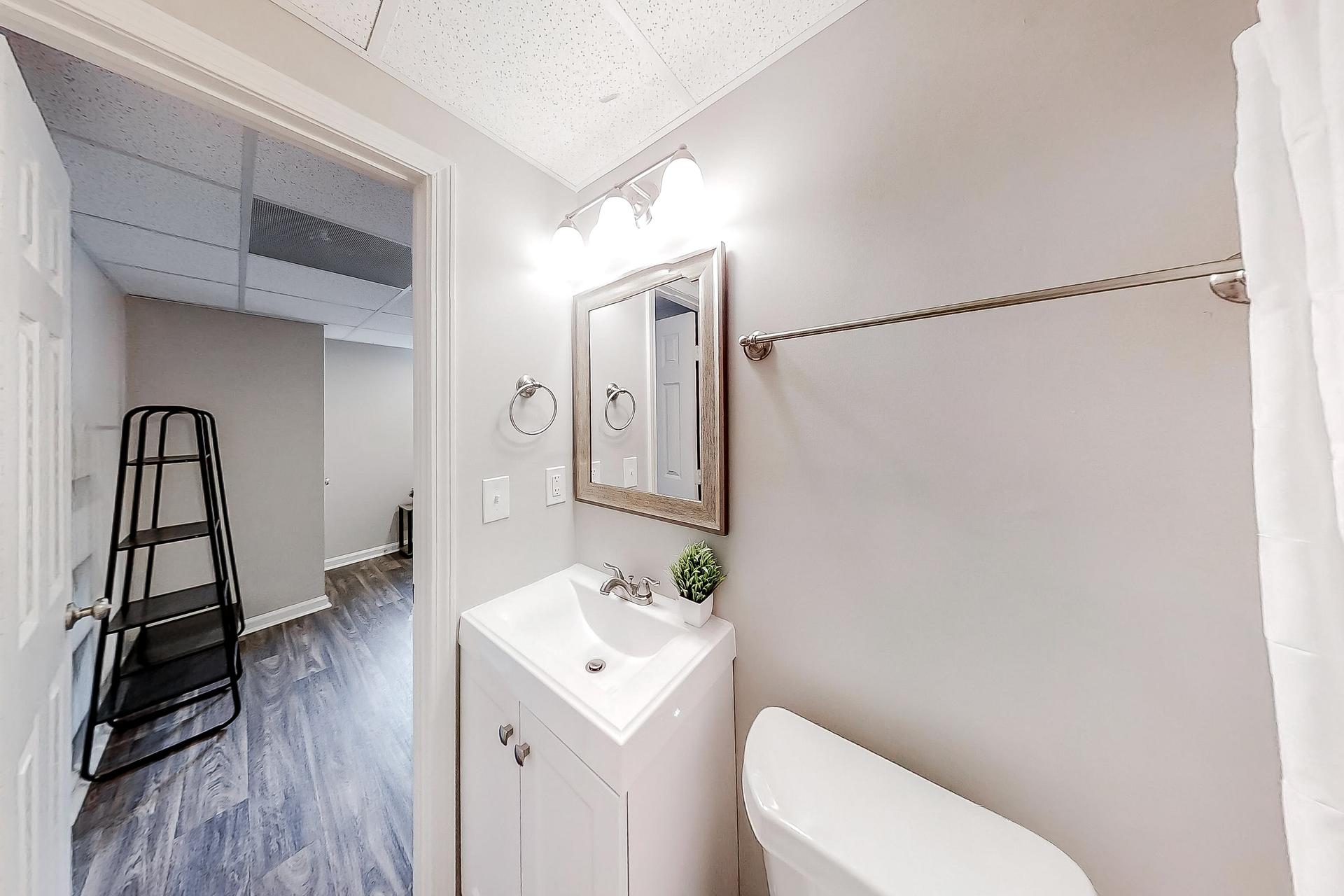 bathroom, detected: bathtub, shower