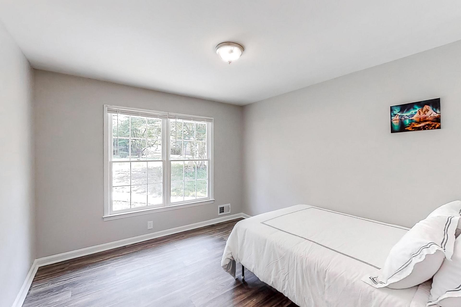 bedroom, detected: bed, window blind