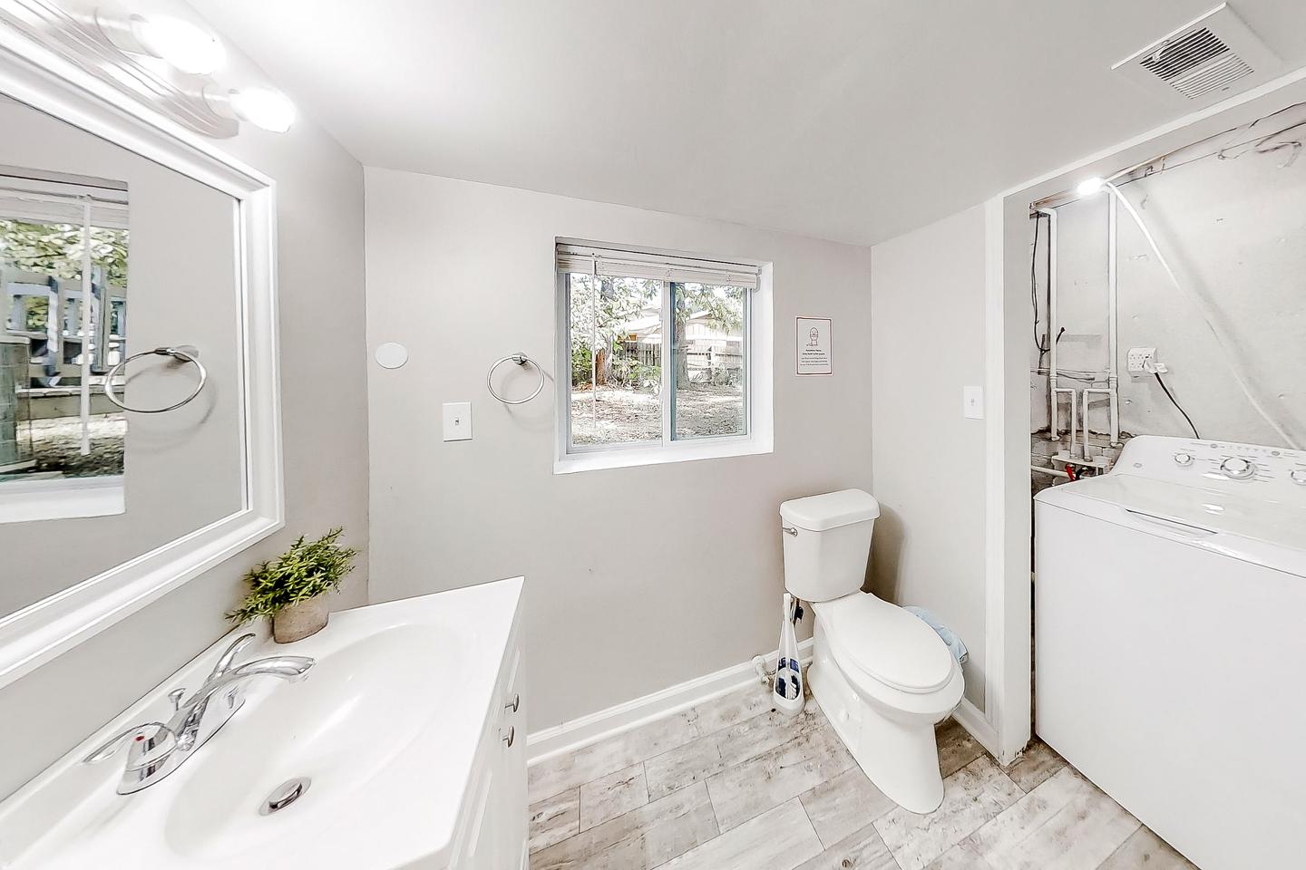 Bathroom(s)