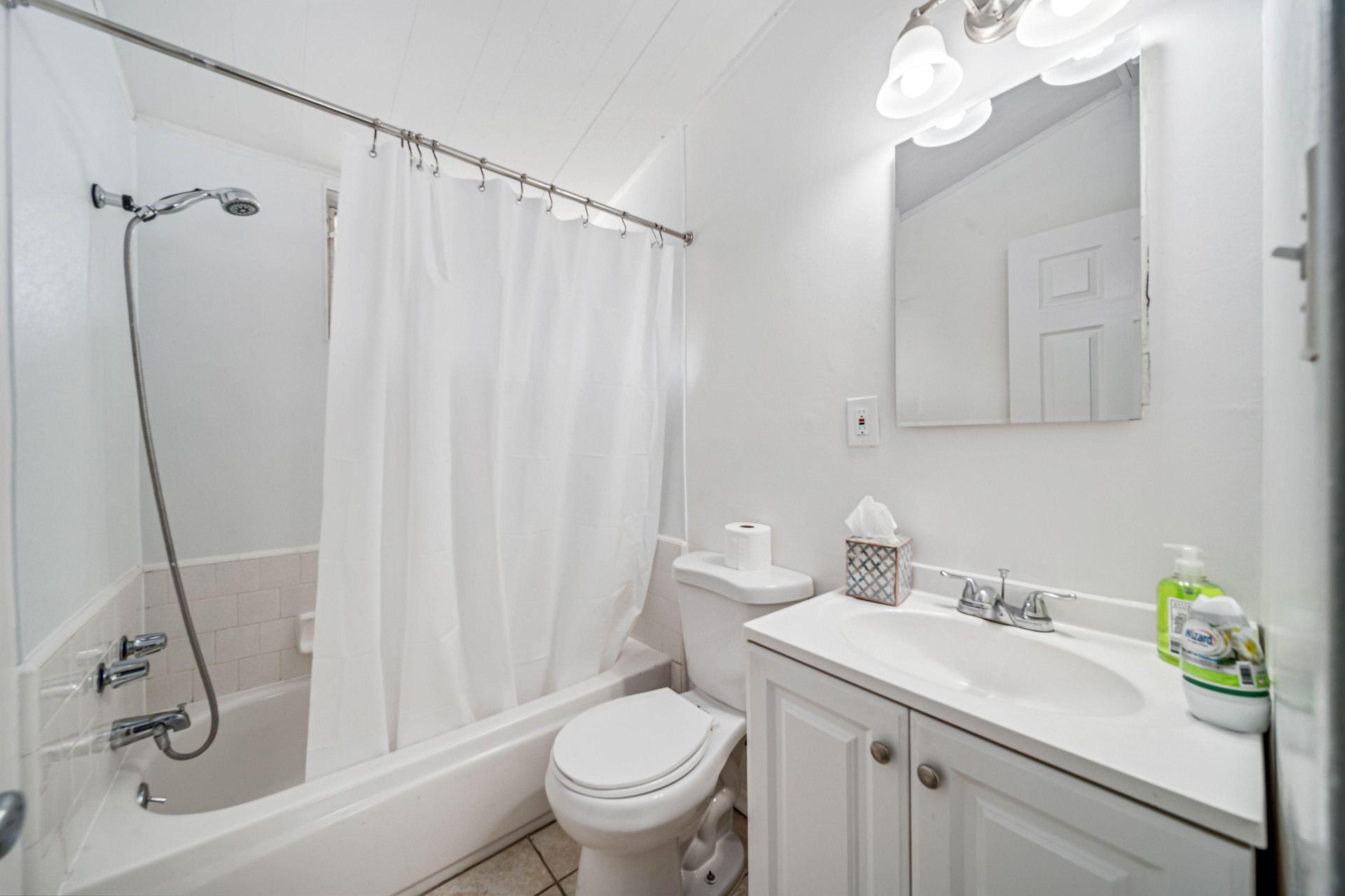 Shared Full Bathroom
