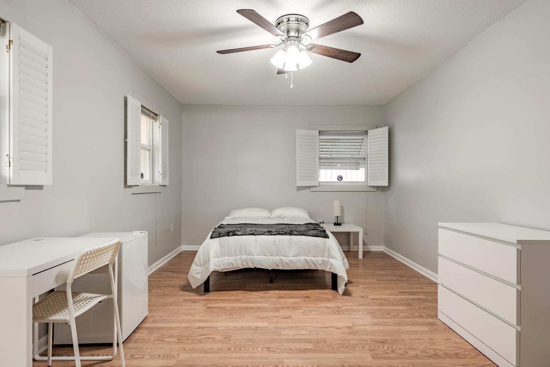 bedroom, detected: ceiling fan, window blind, bed