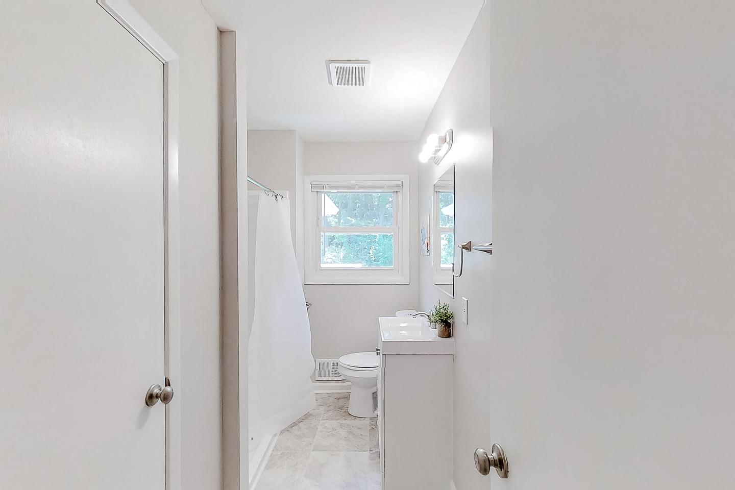 Bathroom(s)