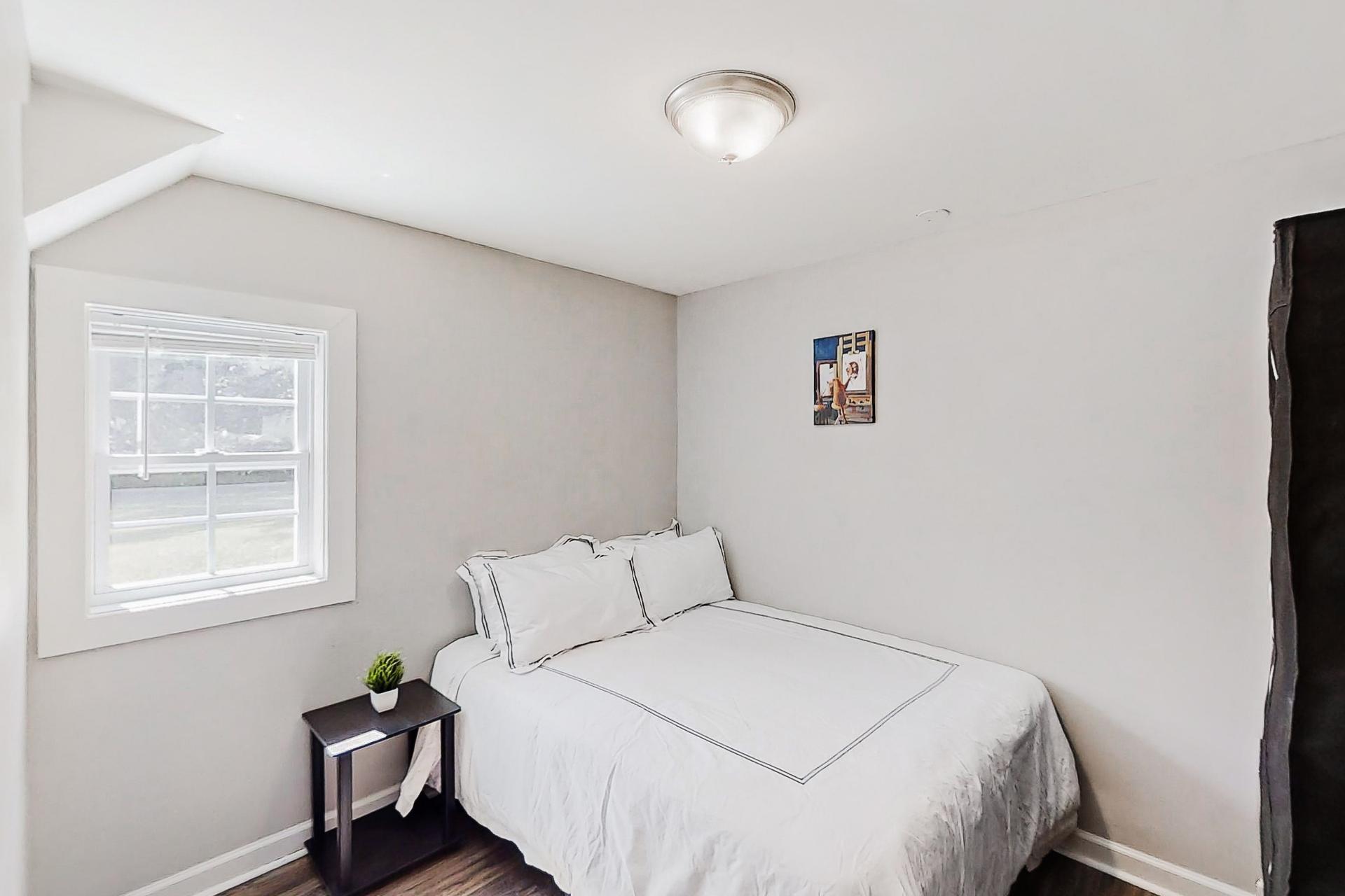 bedroom, detected: bed, window blind